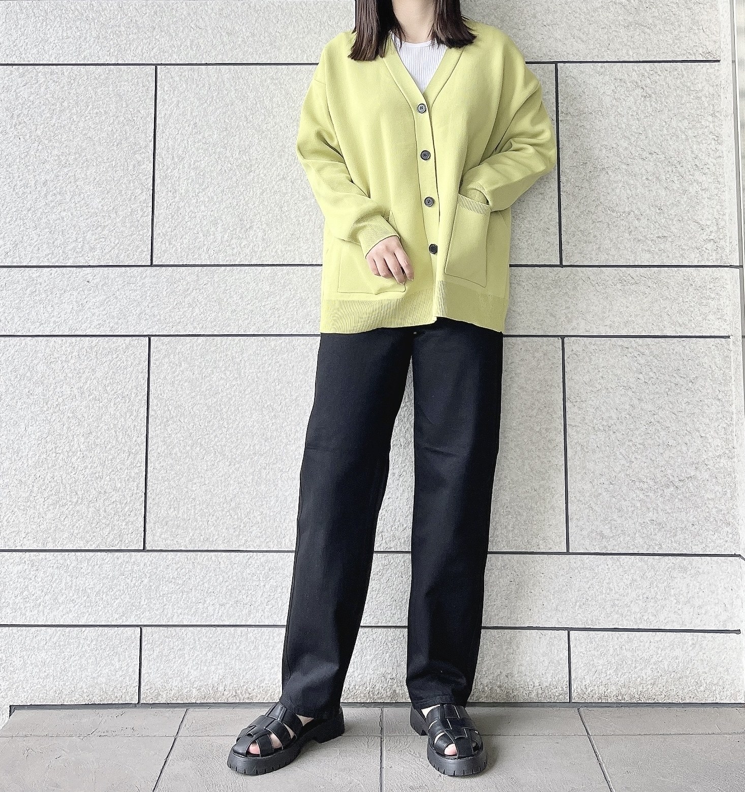 ユニクロのおすすめボトムス「カーブジーンズ」