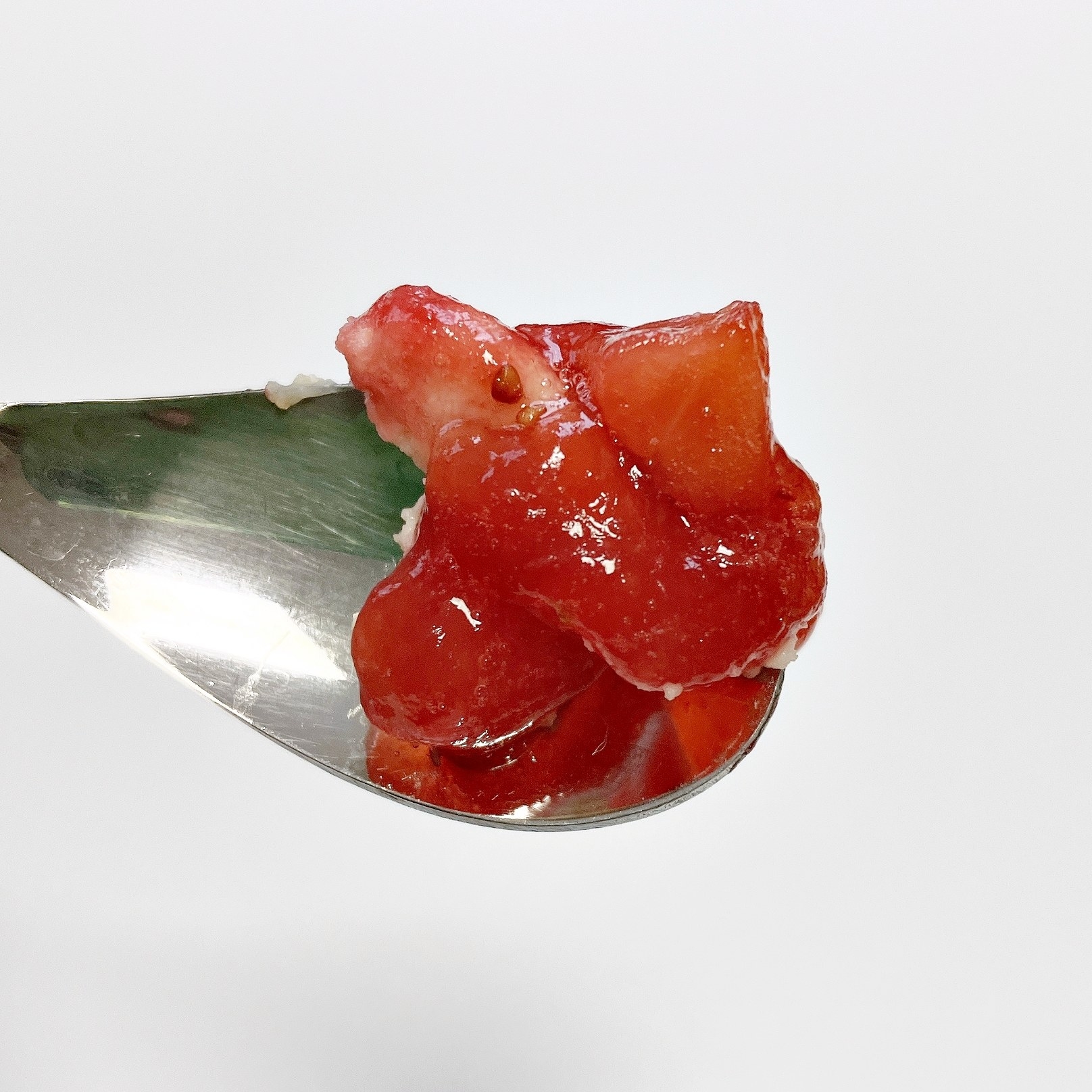 LAWSON（ローソン）のおすすめスイーツ「プレミアム濃厚生チーズケーキ（いちご）」