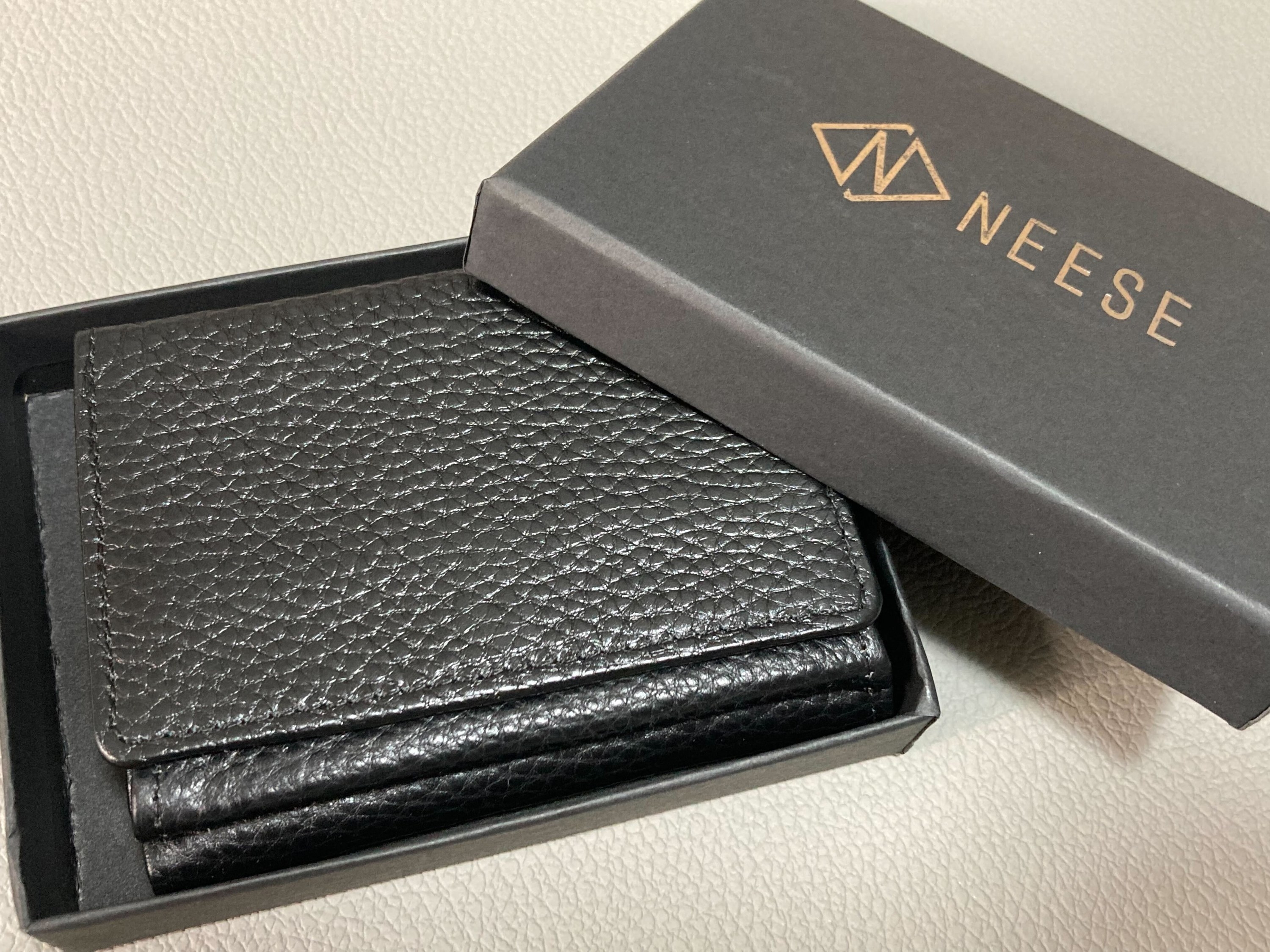 NEESEの「ミニ財布」コンパクトなのにカード7枚入る収納力