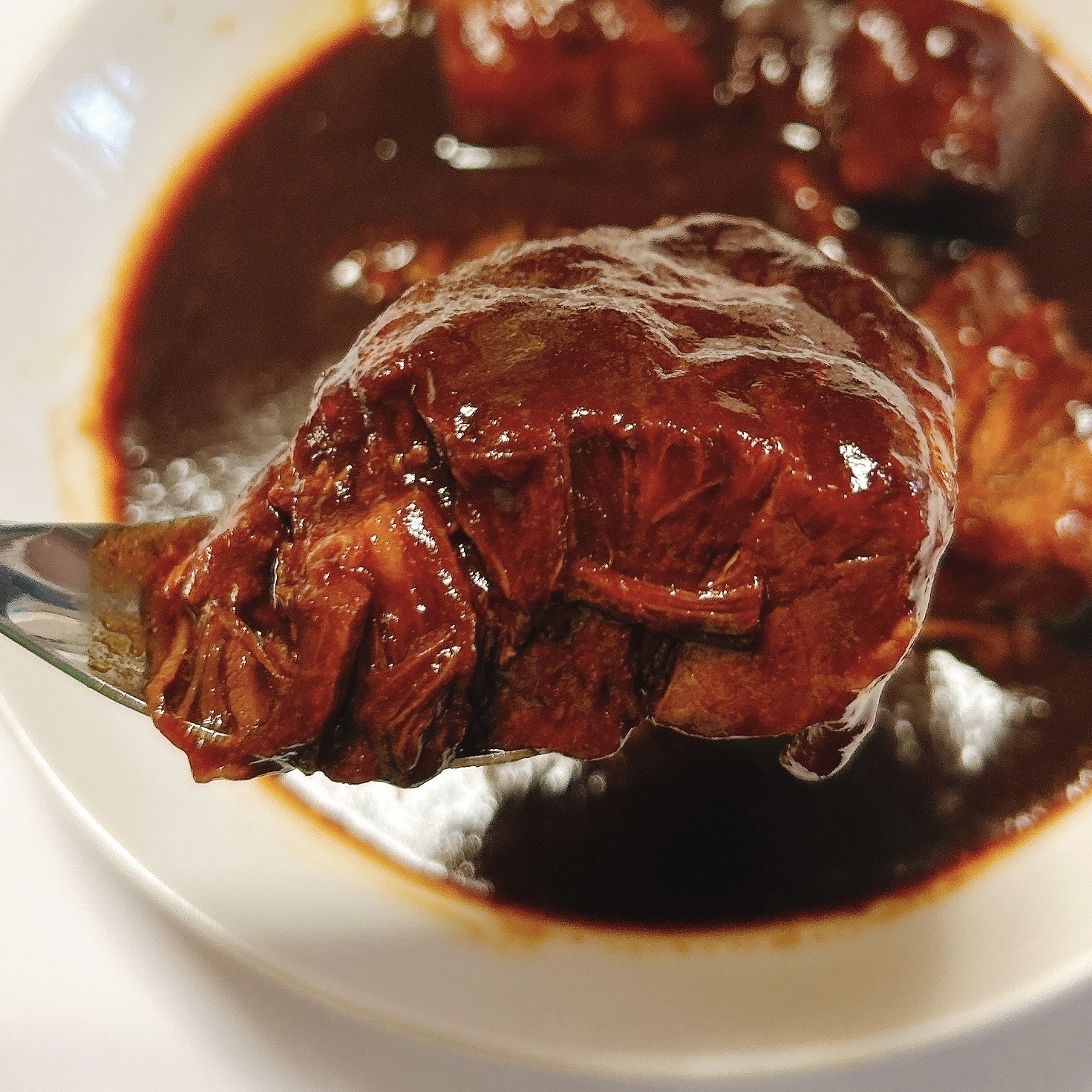 セブン-イレブンのおすすめレトルト食品「7プレミアムゴールド 金のビーフシチュー」