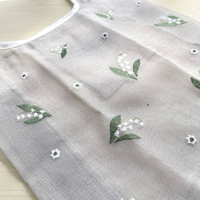 salut!（サリュ）のオススメの買い物袋「スズラン刺繍マルシェバッグ」