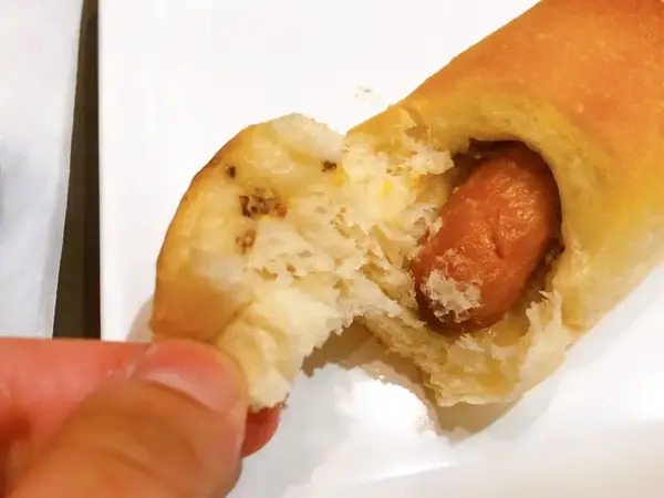 サンマルクカフェのオススメの定番パンメニュー「やみつきドッグ」