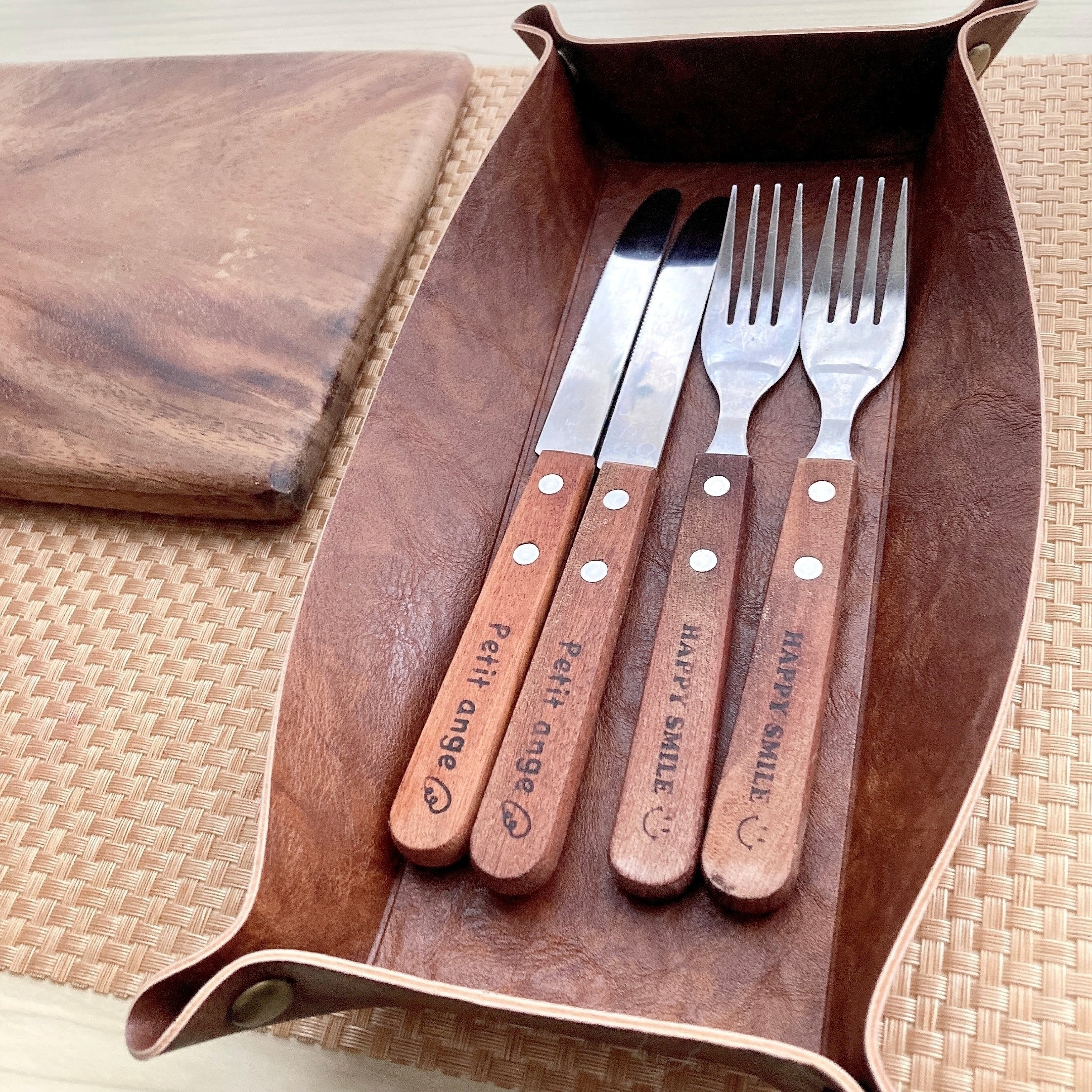 サリュのオススメのインテリア雑貨「フェイクレザーケース」