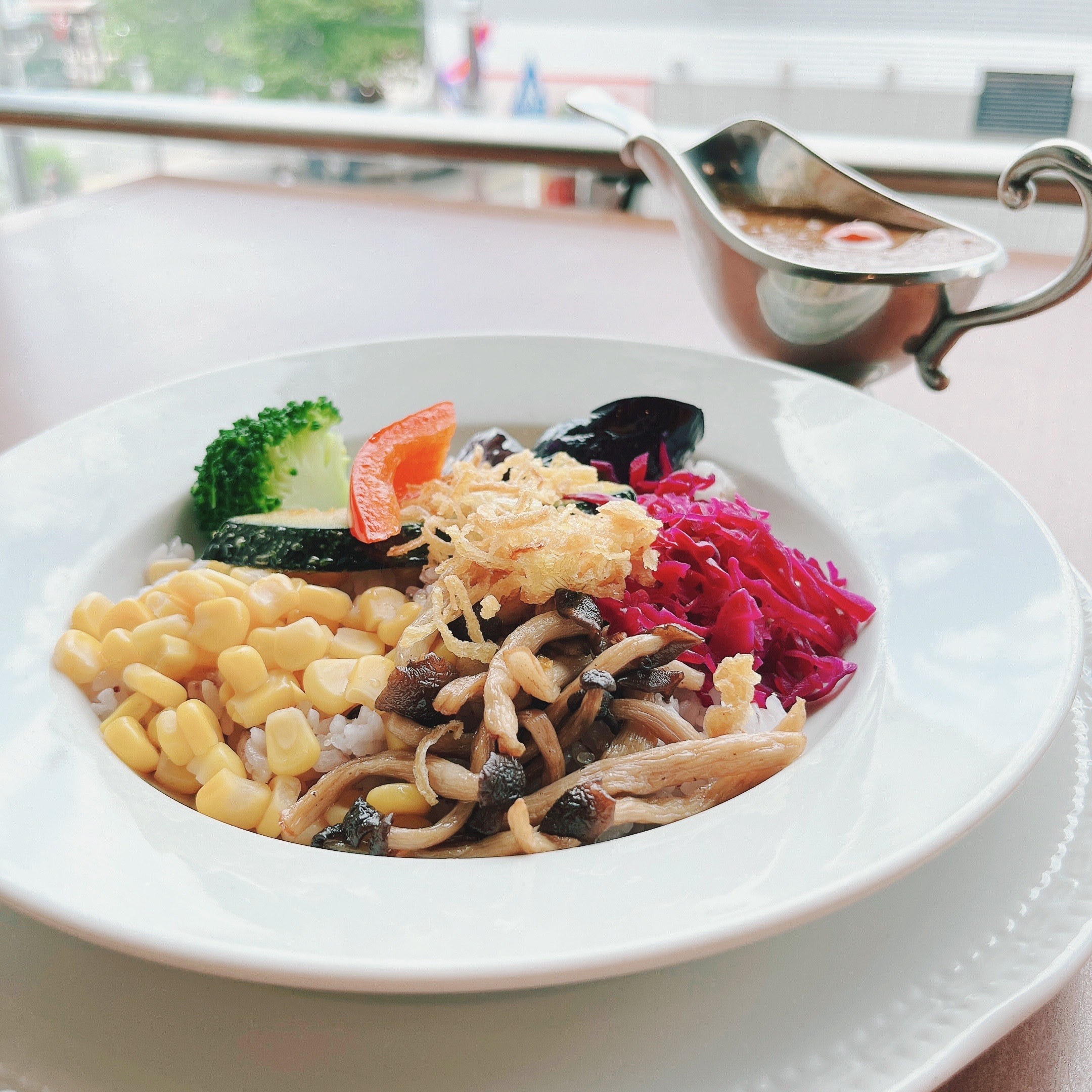 RoyalHost(ロイヤルホスト)のおすすめメニュー「NIKUVEGE ベジタブルカレー&雑穀ごはん」
