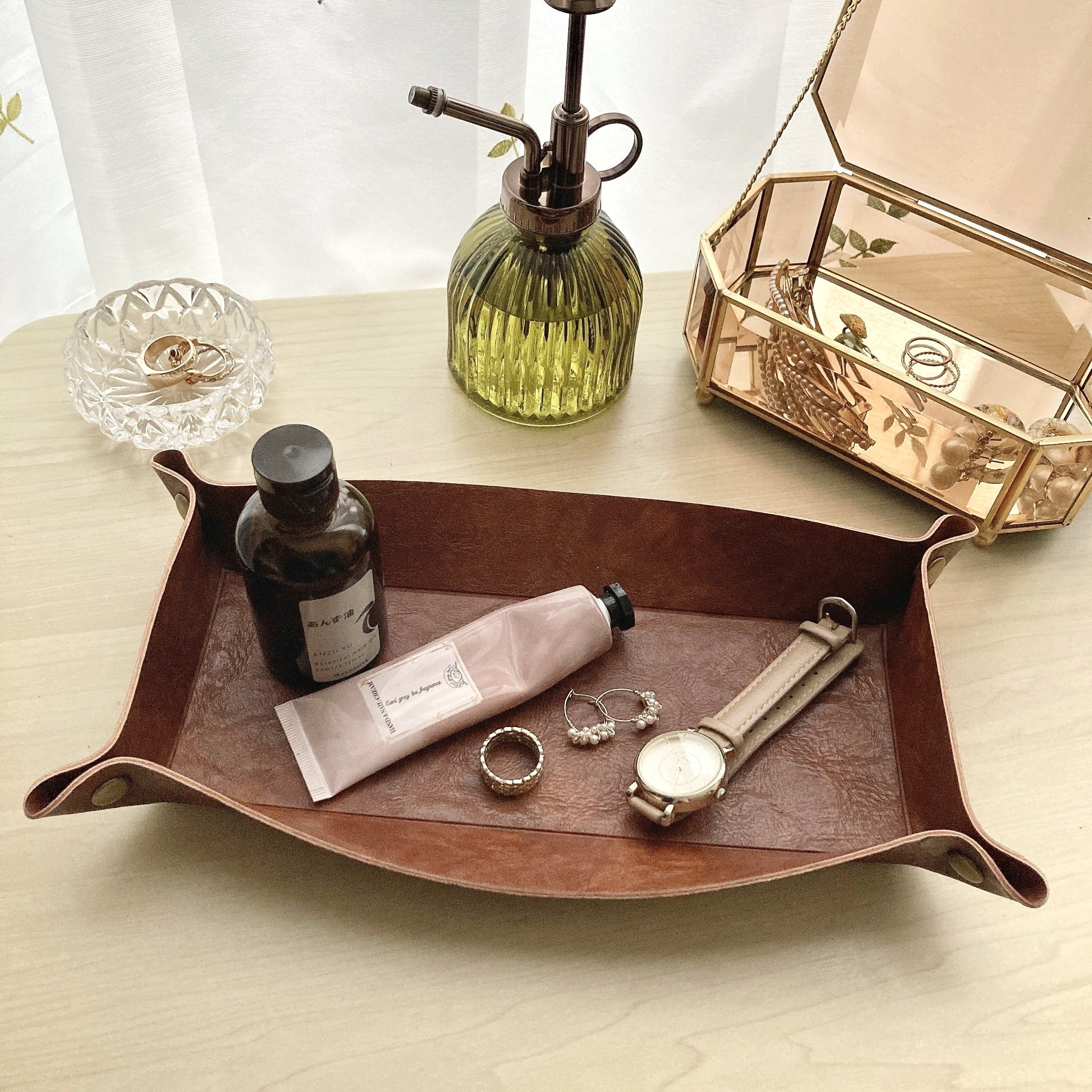 サリュのオススメのインテリア雑貨「フェイクレザーケース」