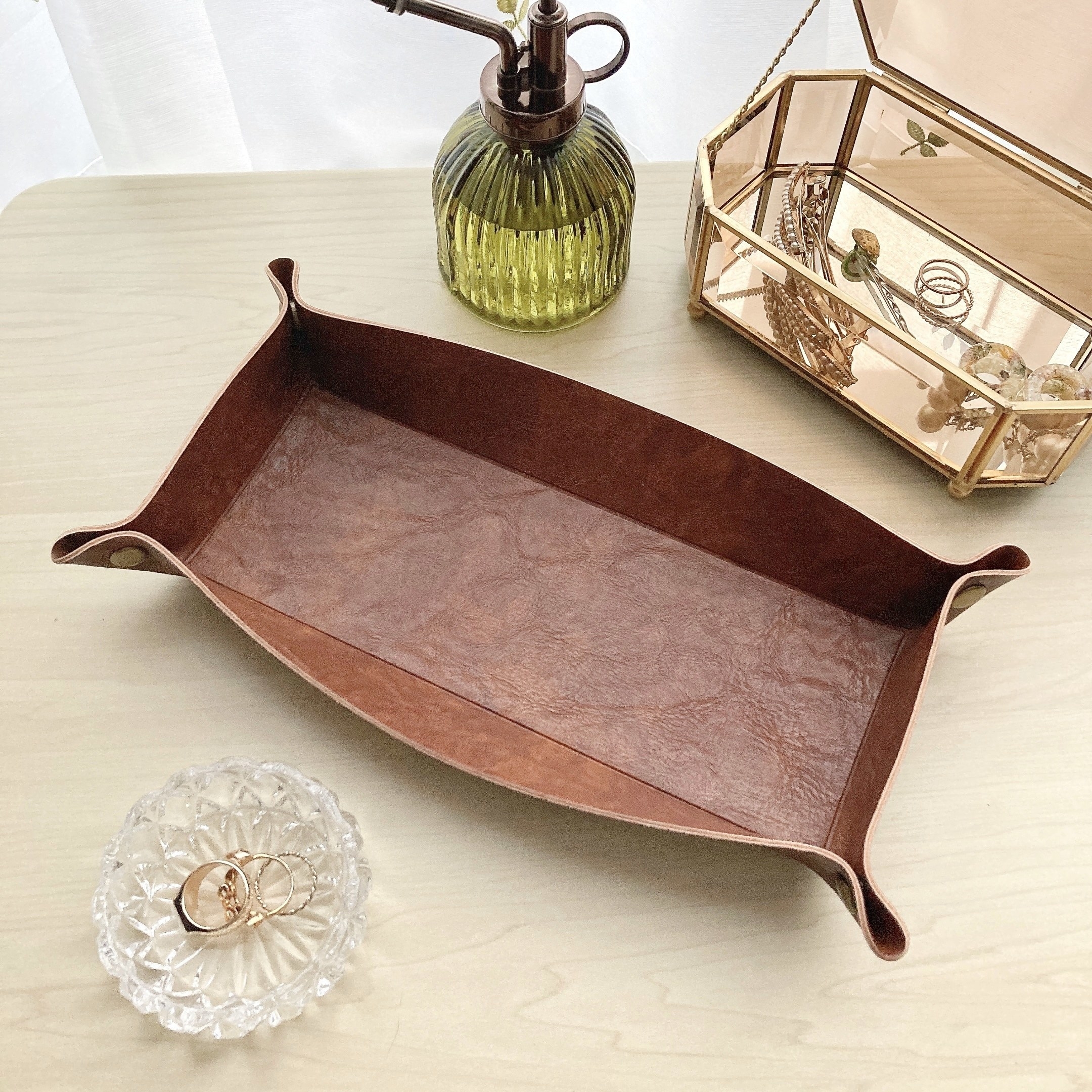 サリュのオススメのインテリア雑貨「フェイクレザーケース」