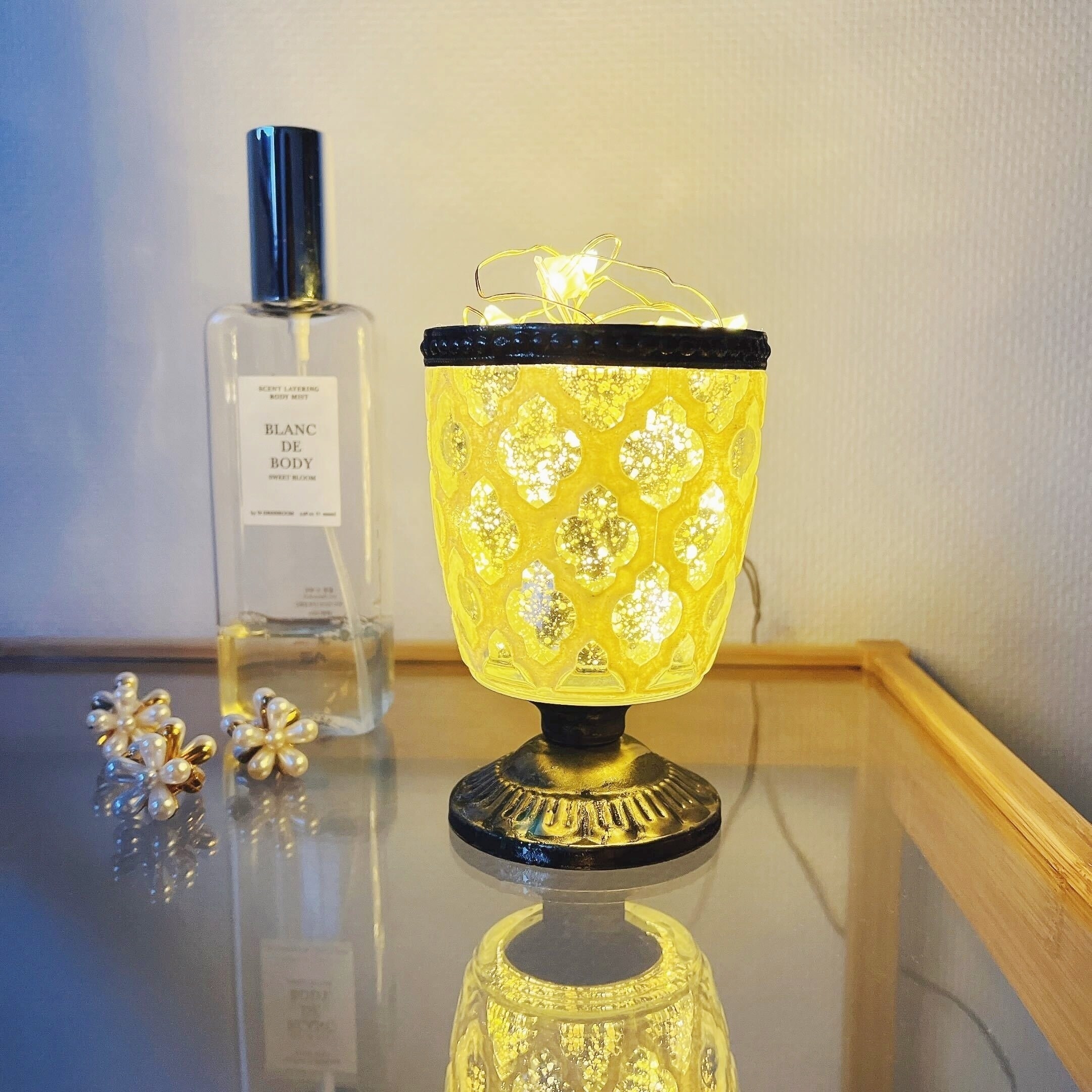 サリュのオススメのインテリア雑貨「アンティークグラス(ホワイト)」