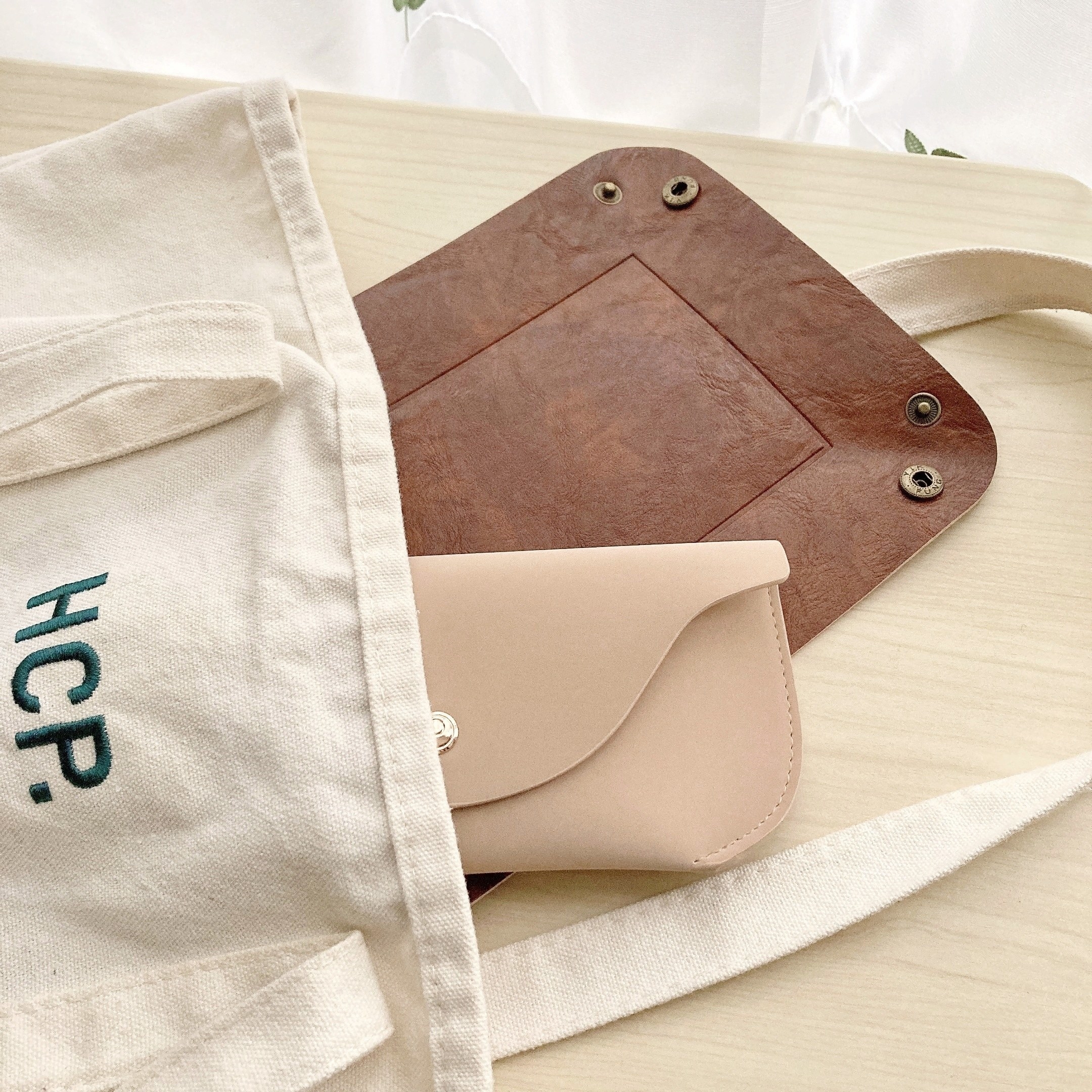 サリュのオススメのインテリア雑貨「フェイクレザーケース」