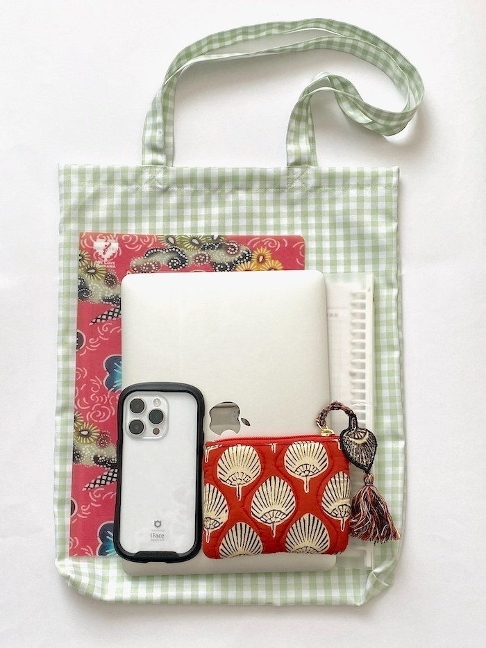 GU（ジーユー）のオススメのファッション「メッセージトートバッグ+E」