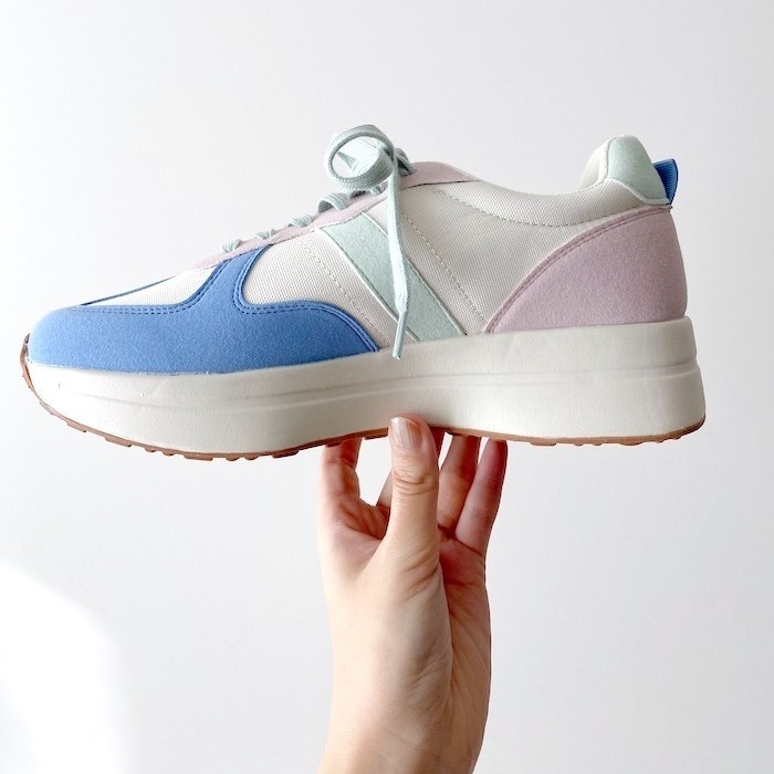 GU（ジーユー）のオススメのファッション「レトロスニーカー+E」