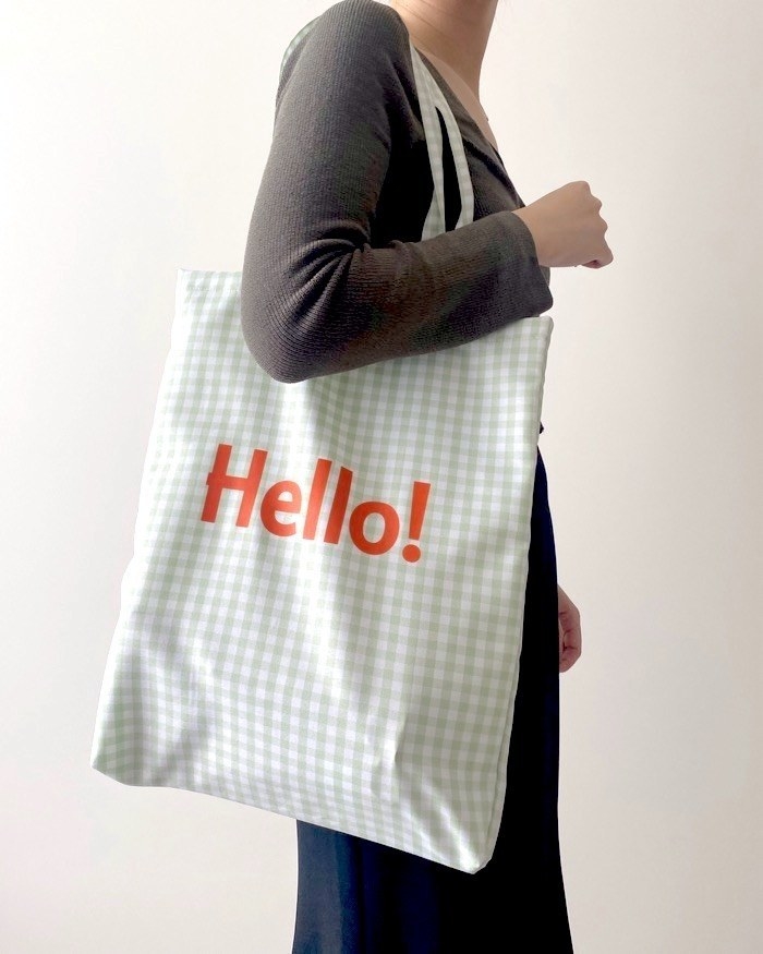 GU（ジーユー）のオススメのファッション「メッセージトートバッグ+E」のコーディネート