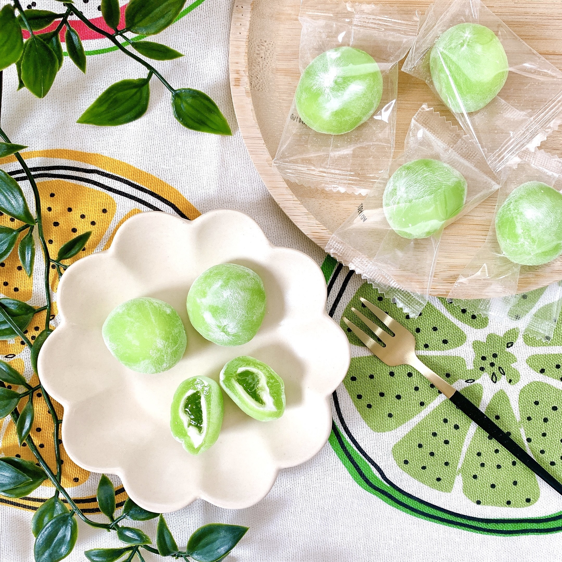 LAWSON（ローソン）のおすすめのお菓子「メロンクリームソーダ餅 7個入」