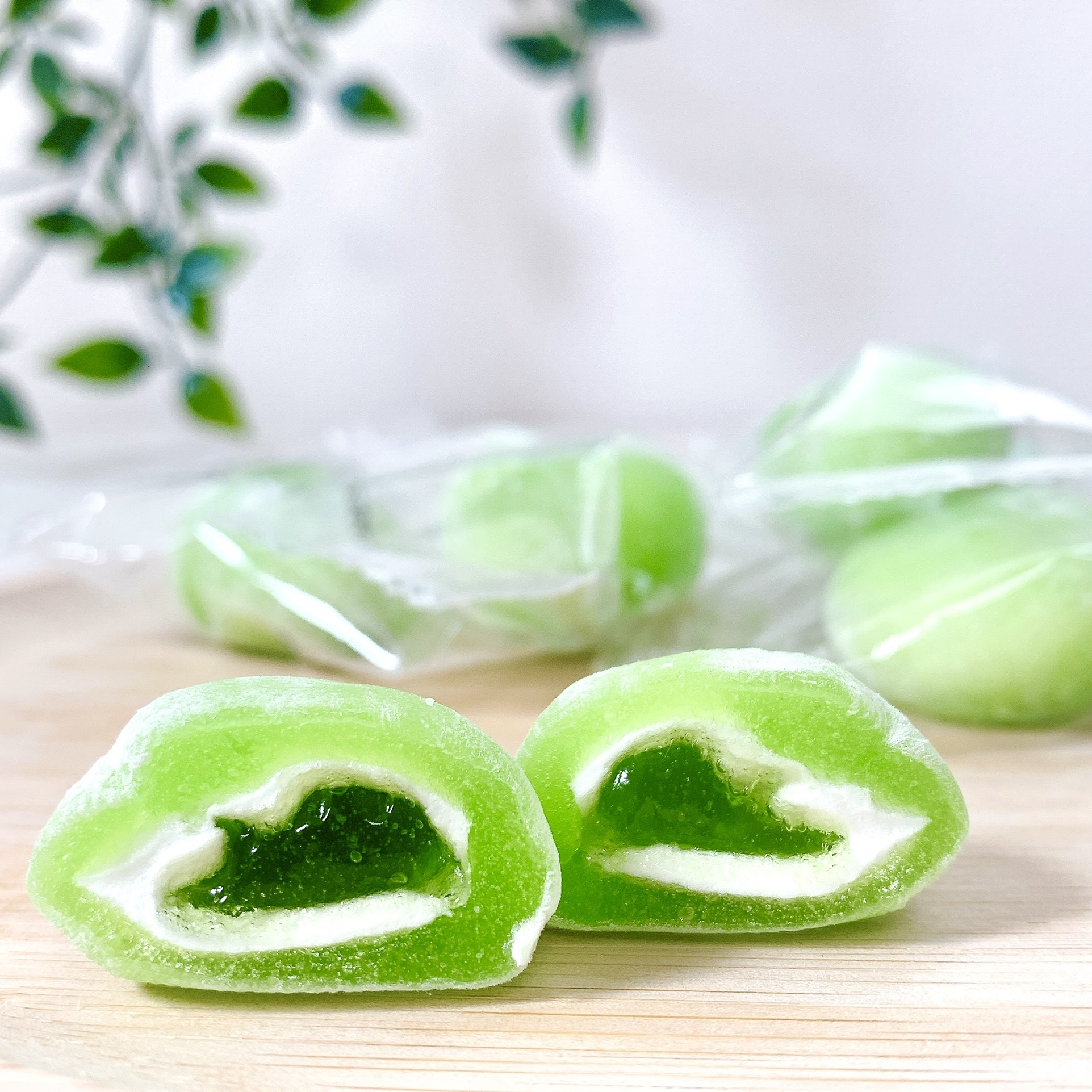 LAWSON（ローソン）のおすすめのお菓子「メロンクリームソーダ餅 7個入」