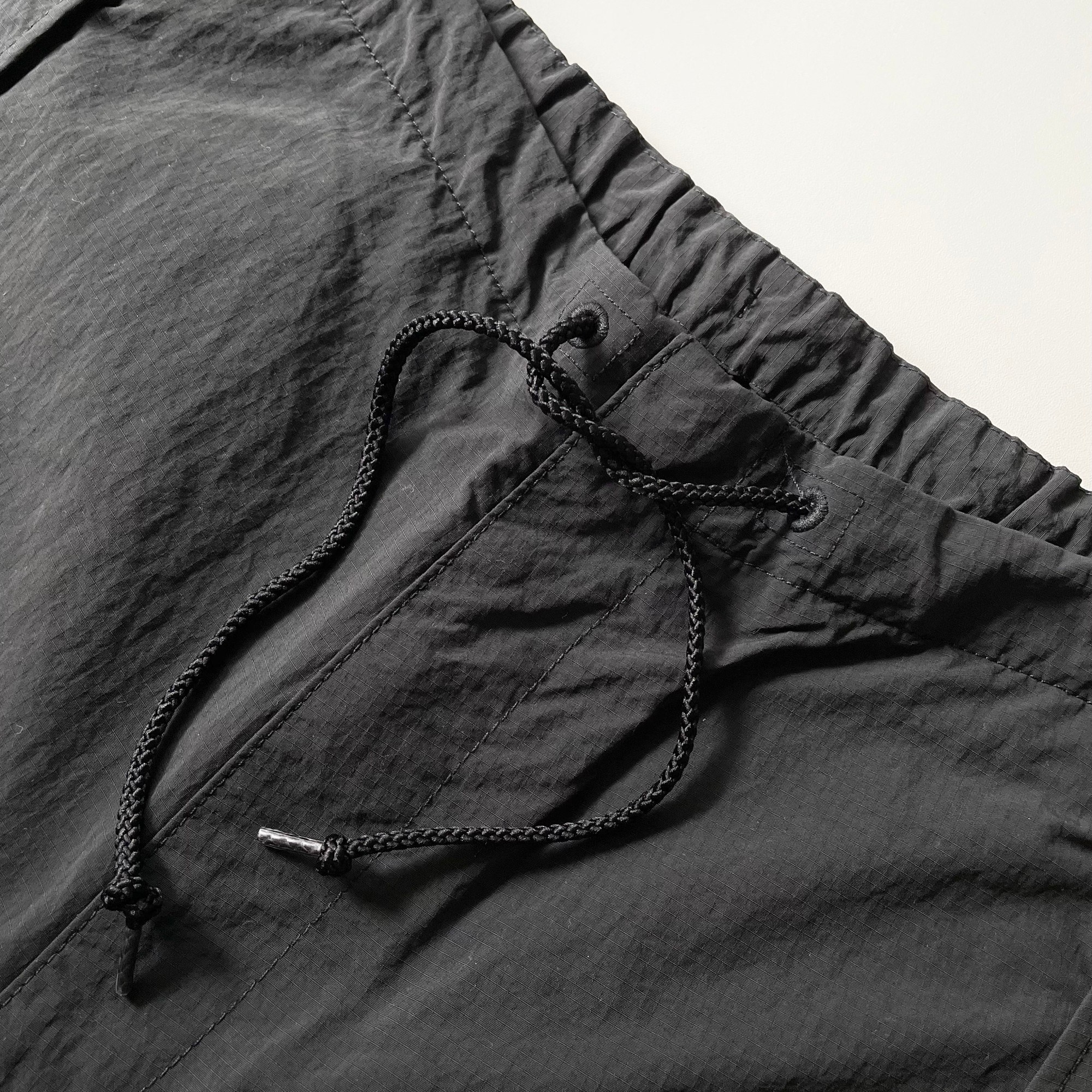 GU（ジーユー）のおすすめのメンズアイテム「パラシュートパンツNT+E」