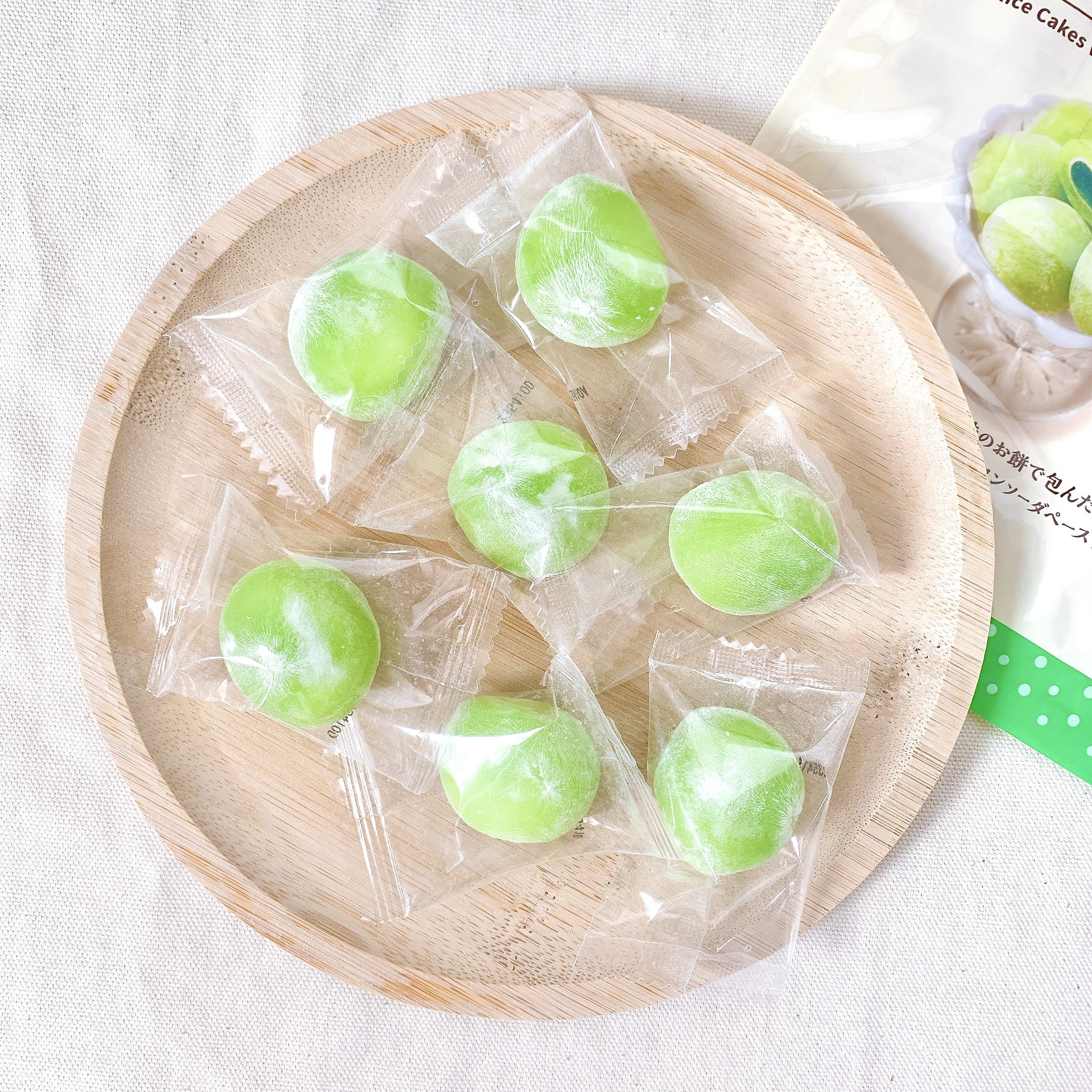 LAWSON（ローソン）のおすすめのお菓子「メロンクリームソーダ餅 7個入」