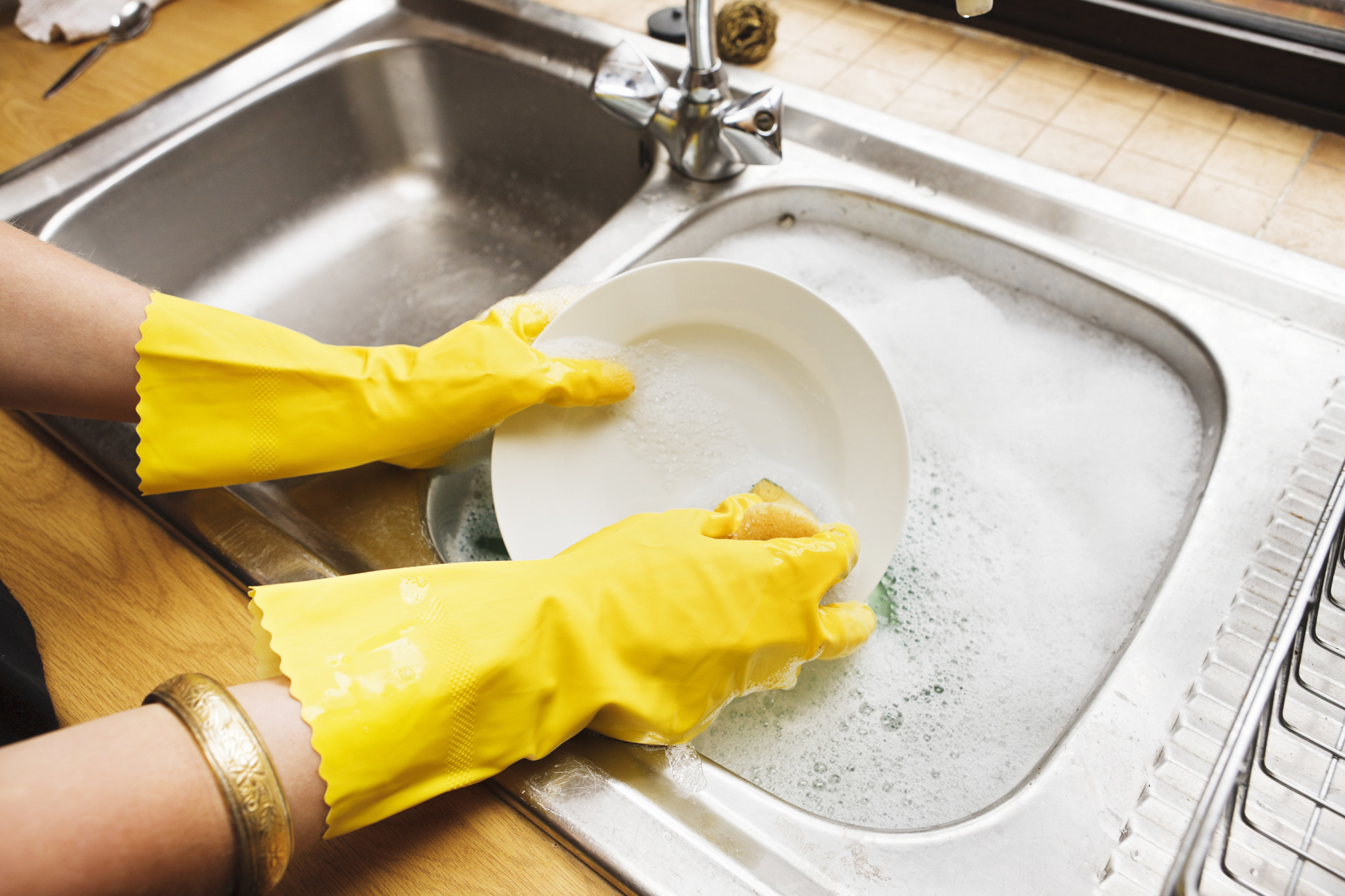 gloves on when washing dishes