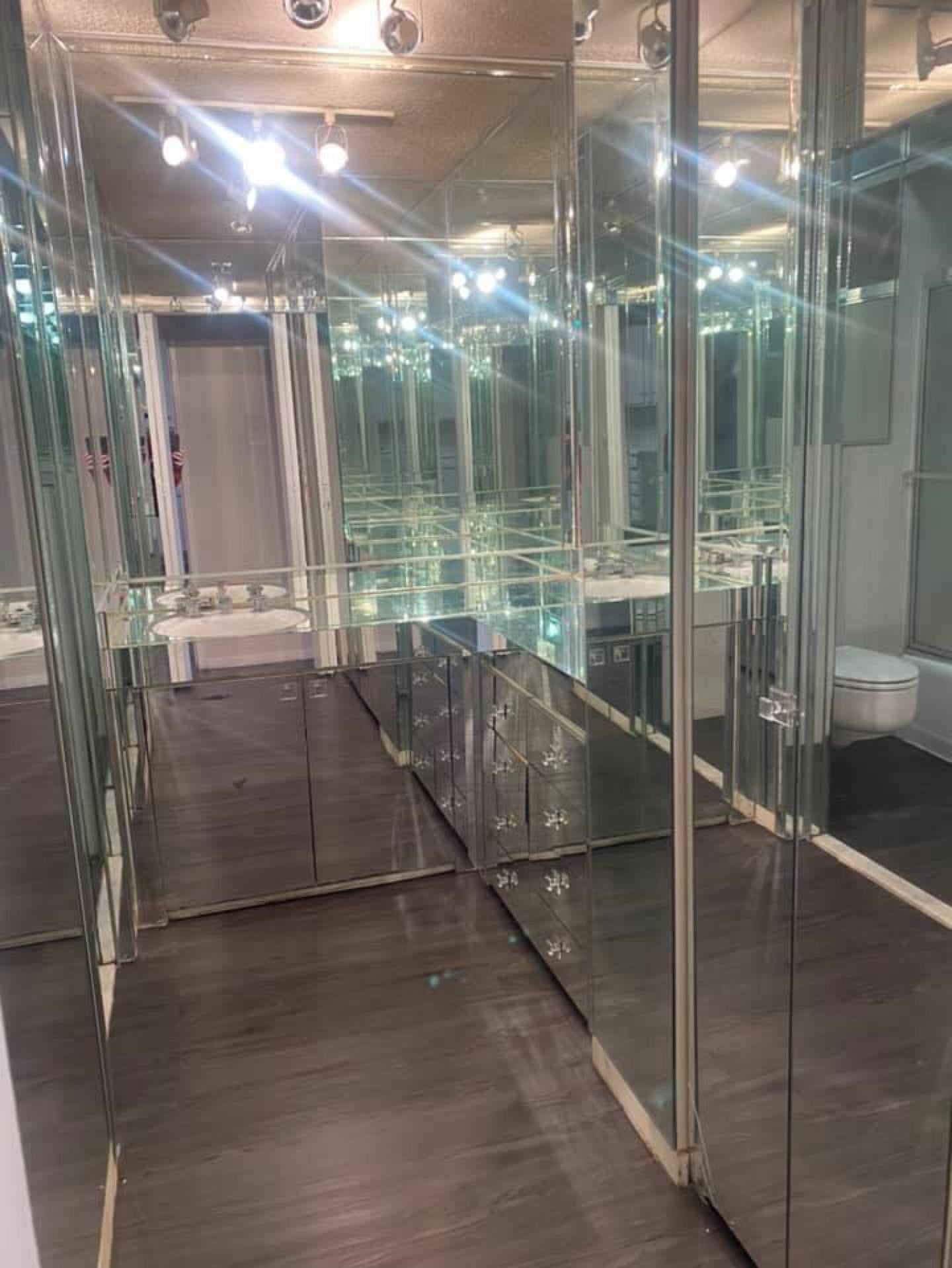 A bathroom filled with mirrors