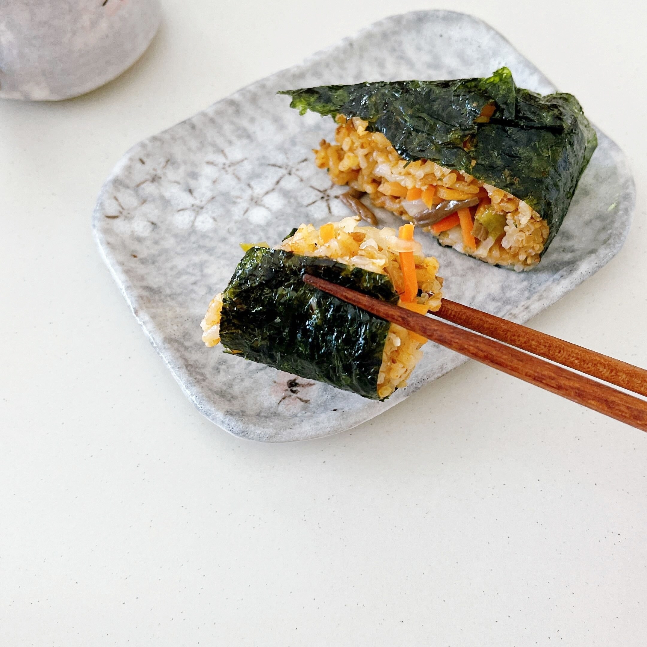 セブン-イレブンのオススメの新商品「手巻おにぎり 全州ビビンバ」