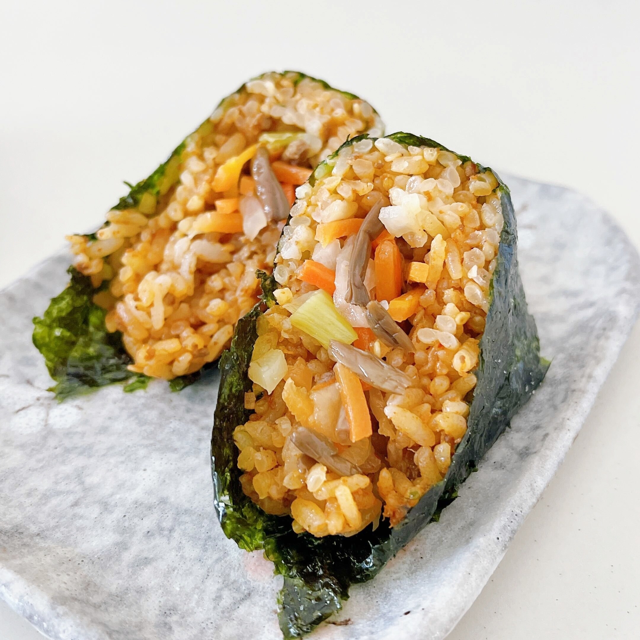 セブン-イレブンのオススメの新商品「手巻おにぎり 全州ビビンバ」