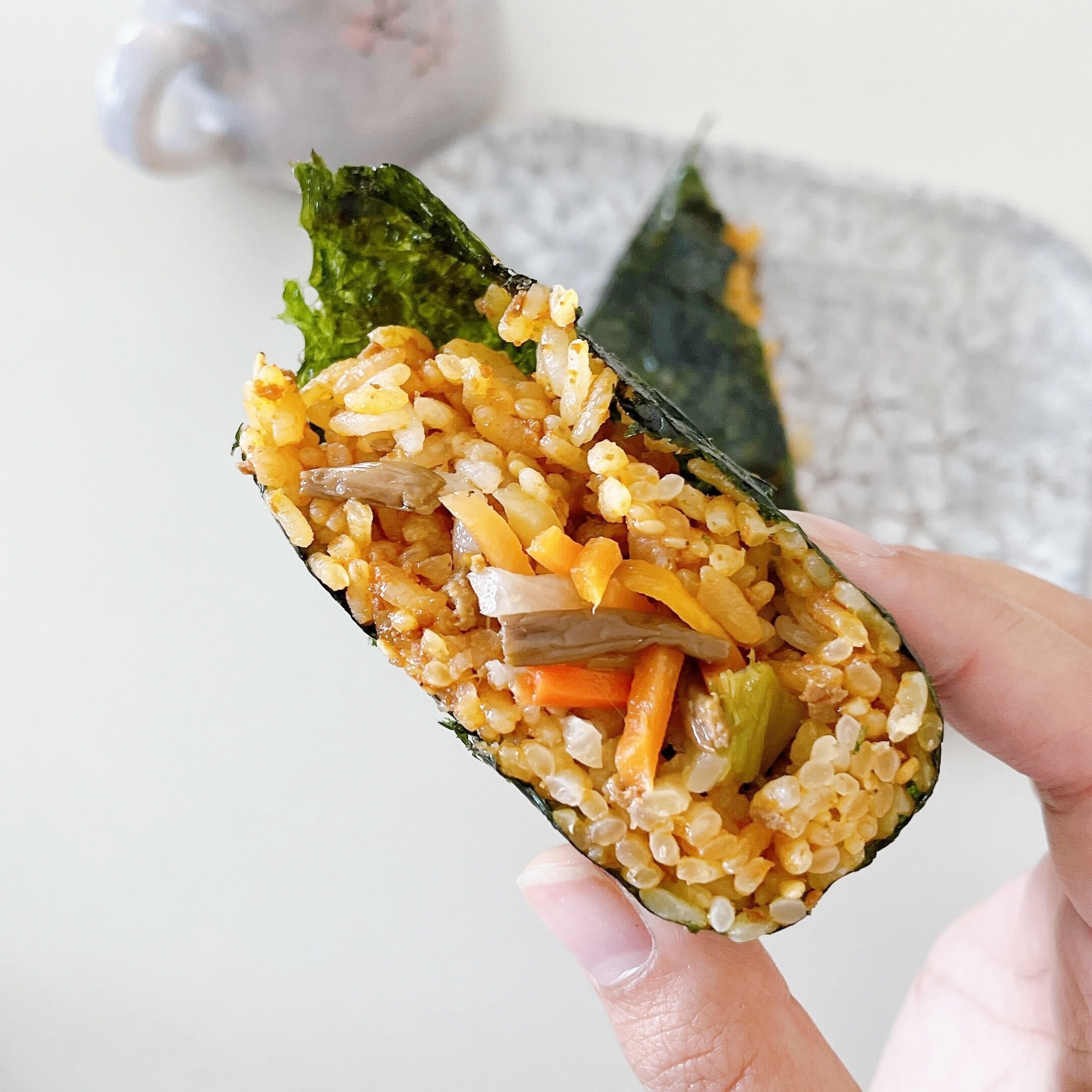 セブン-イレブンのオススメの新商品「手巻おにぎり 全州ビビンバ」