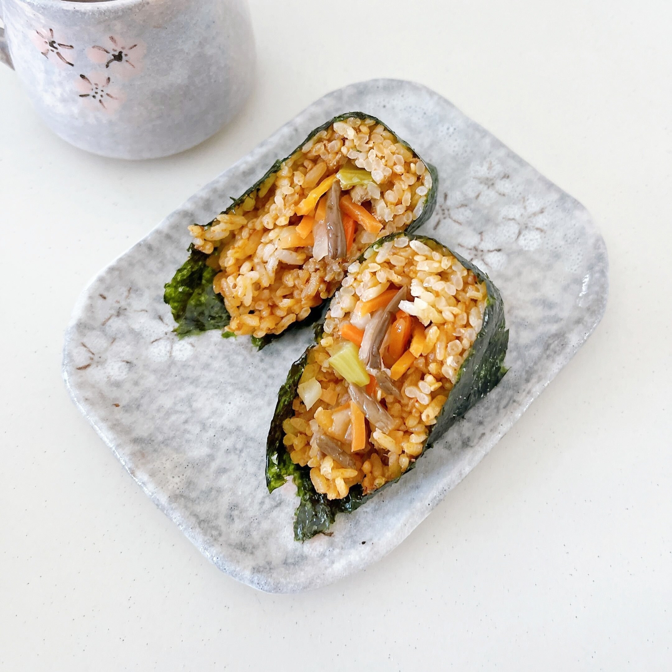 セブン-イレブンのオススメの新商品「手巻おにぎり 全州ビビンバ」