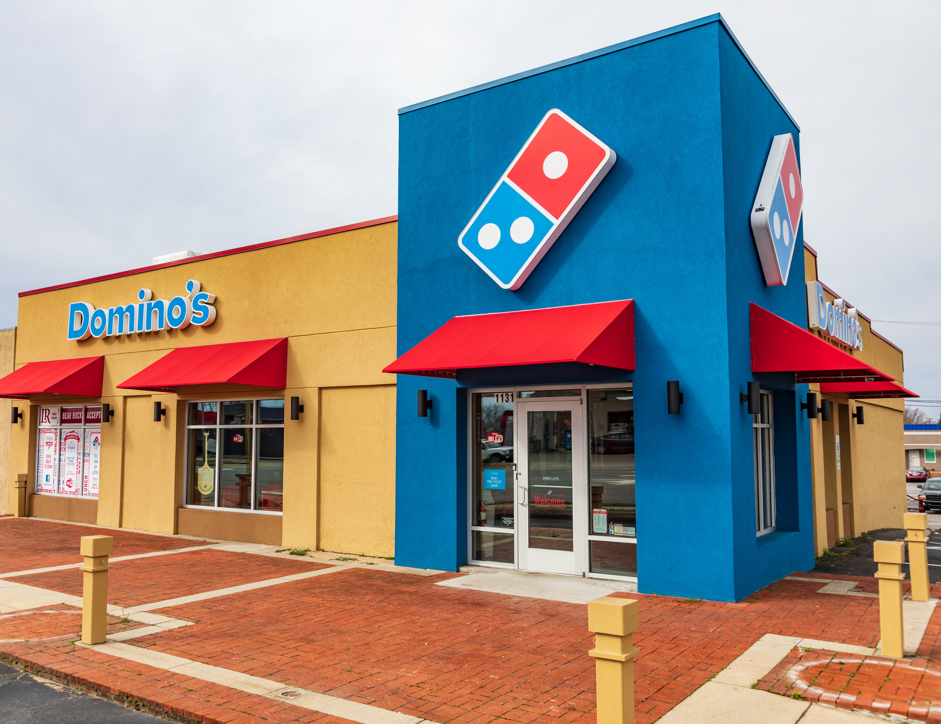 Exterior of a Domino's Pizza