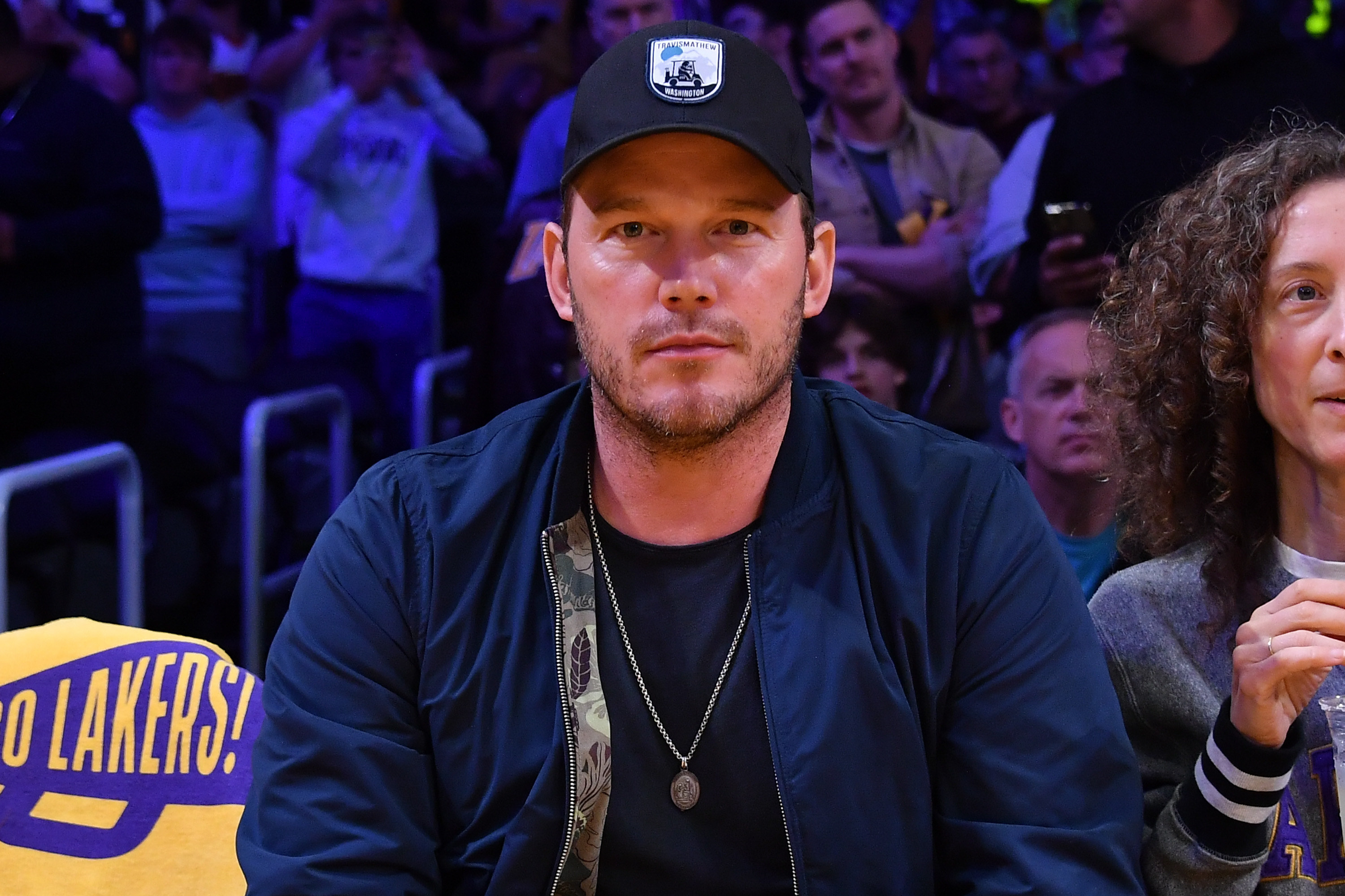 Chris Pratt sitting court-side at the Lakers/Warriors basketball game