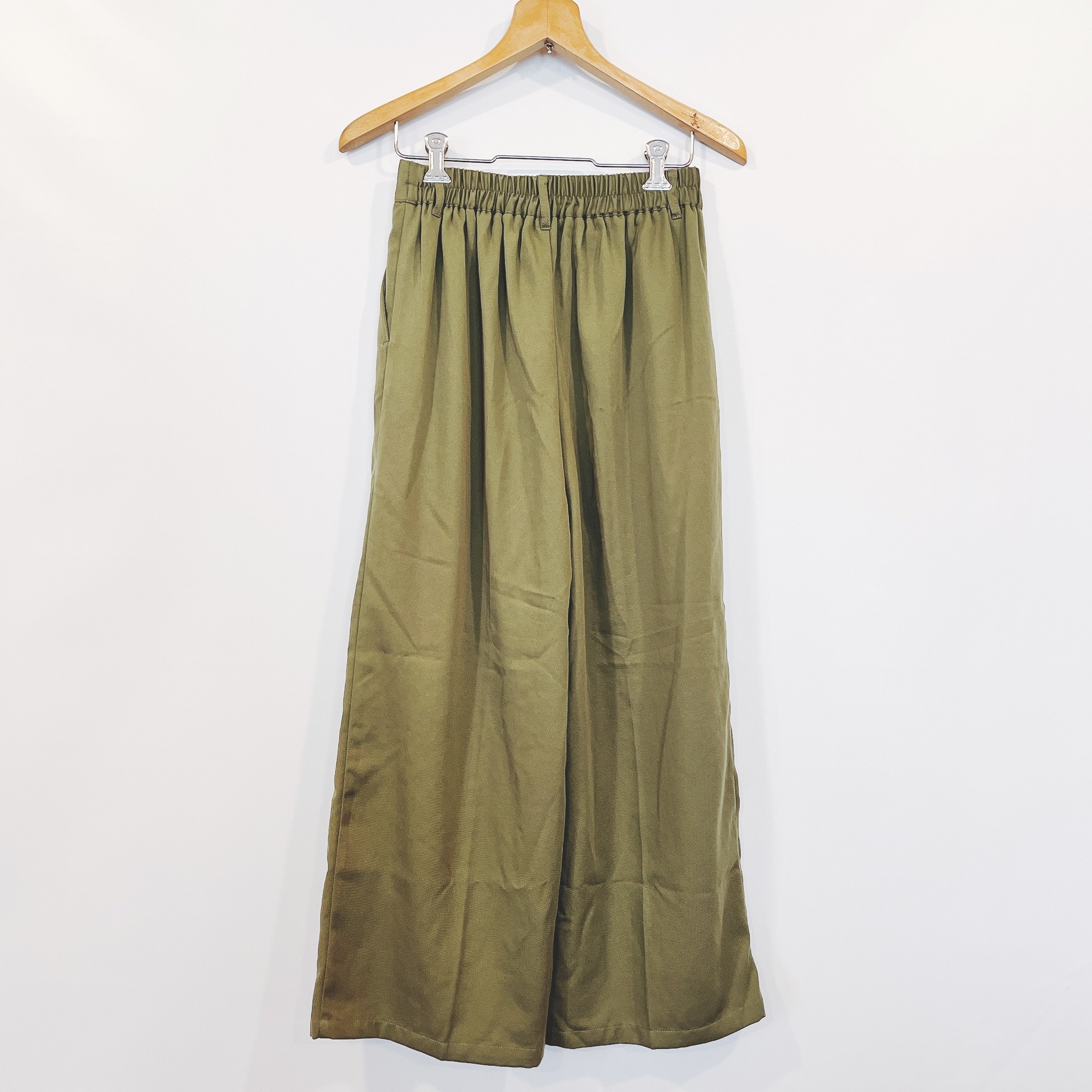 しまむらのオススメのワイドパンツ「レディース パンツ（三原羽衣）」