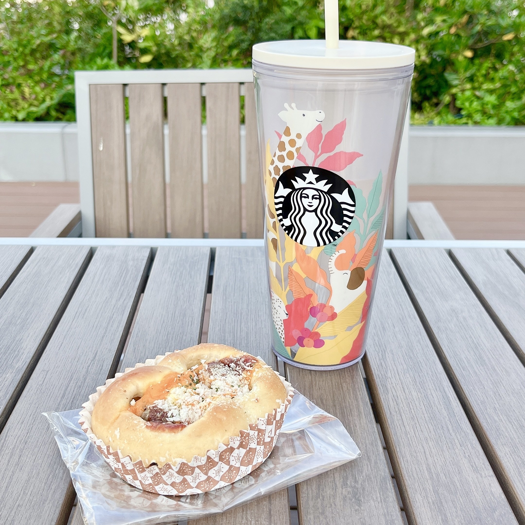 Starbucks Coffee（スターバックスコーヒー）のおすすめタンブラー「コールドカップタンブラーハッピージラフ591ml」