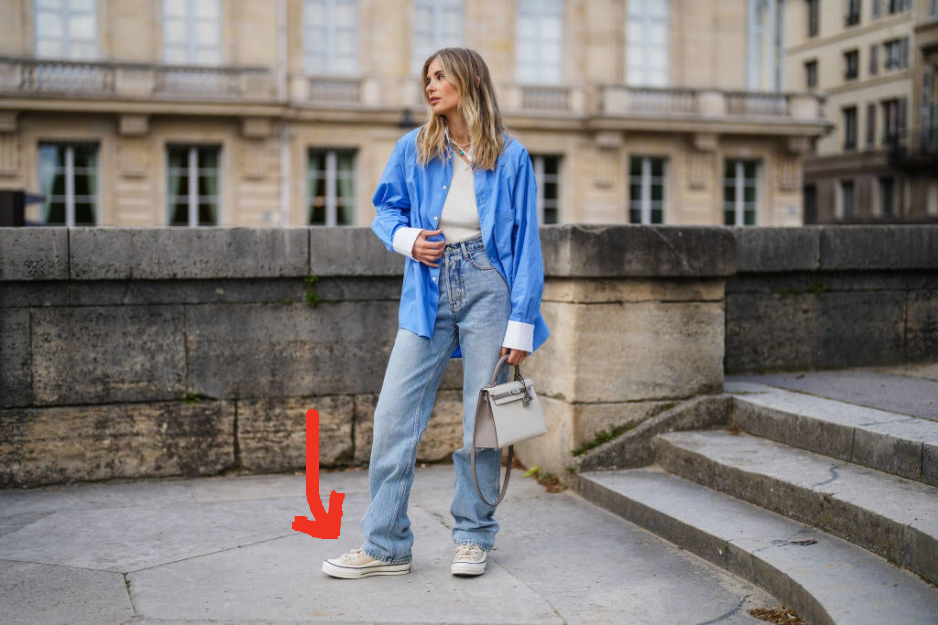 An arrow pointing to white sneakers
