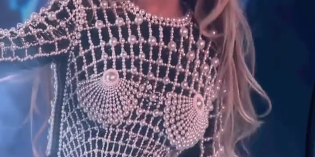 Beyoncé's Reaction To The Audience Singing Is Going Viral - Vimarsana News