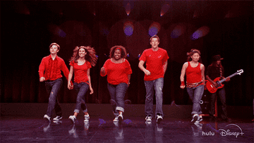 Kurt, Rachel, Mercedes, Finn, Tina, and Artie performing &quot;Don&#x27;t Stop Believin&#x27;&quot;