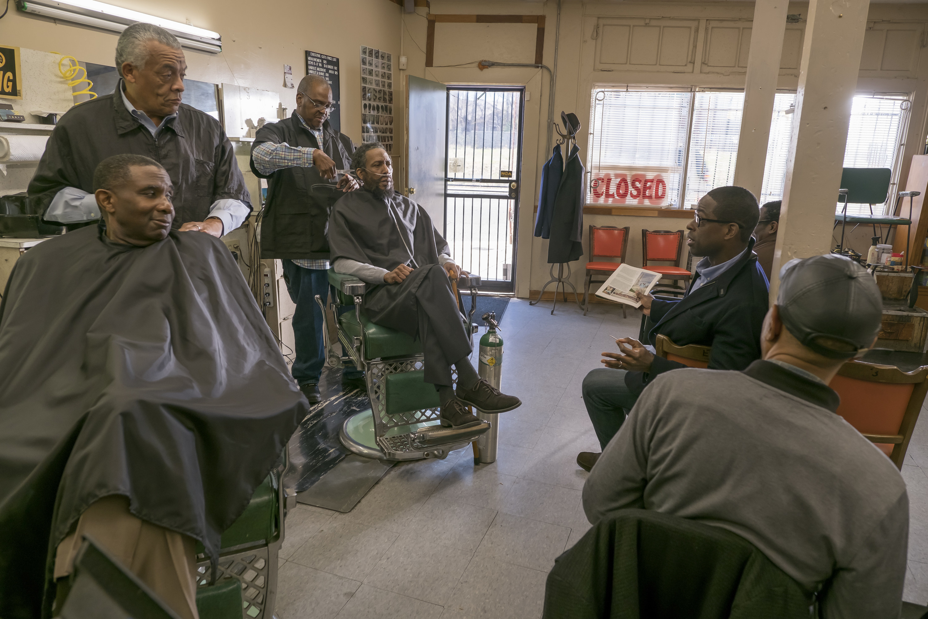Cephas Jones and Sterling K. Brown with other men in a barbershop in This Is Us
