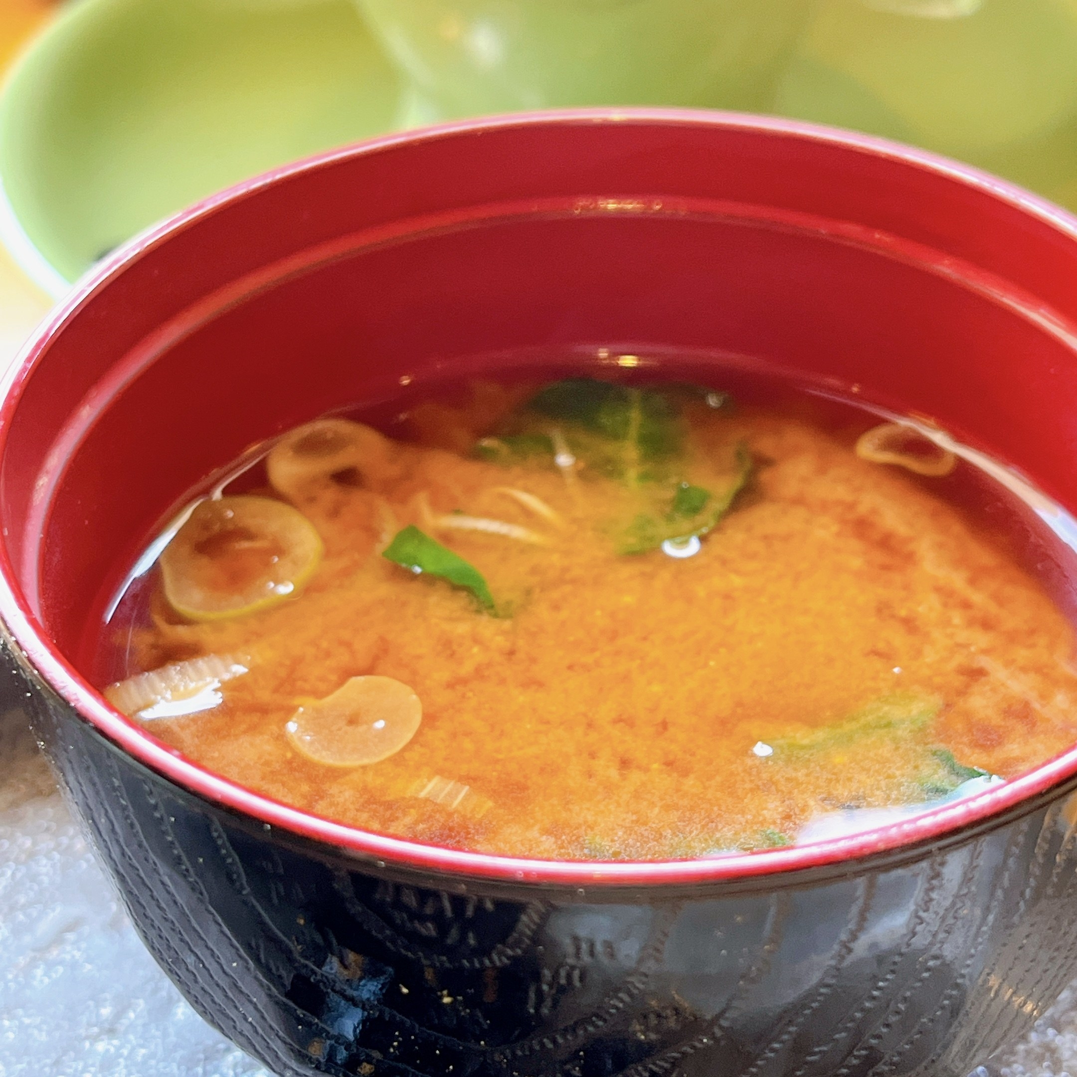 「コメダ和喫茶 おかげ庵」おすすめのモーニング「おにぎりセット」