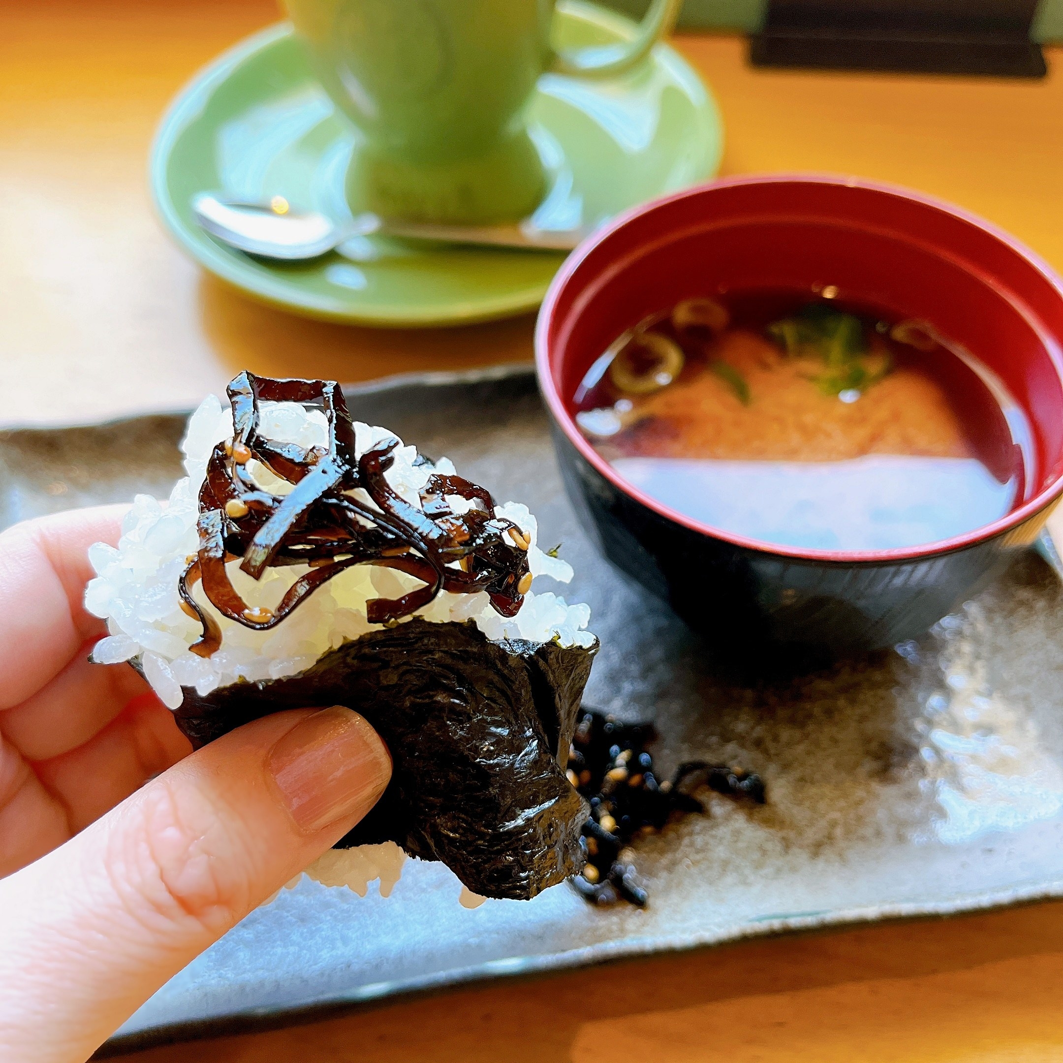 「コメダ和喫茶 おかげ庵」おすすめのモーニング「おにぎりセット」