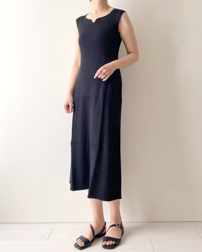 UNIQLO（ユニクロ）のオススメのワンピース「3Dニットワンピース（ノースリーブ）」