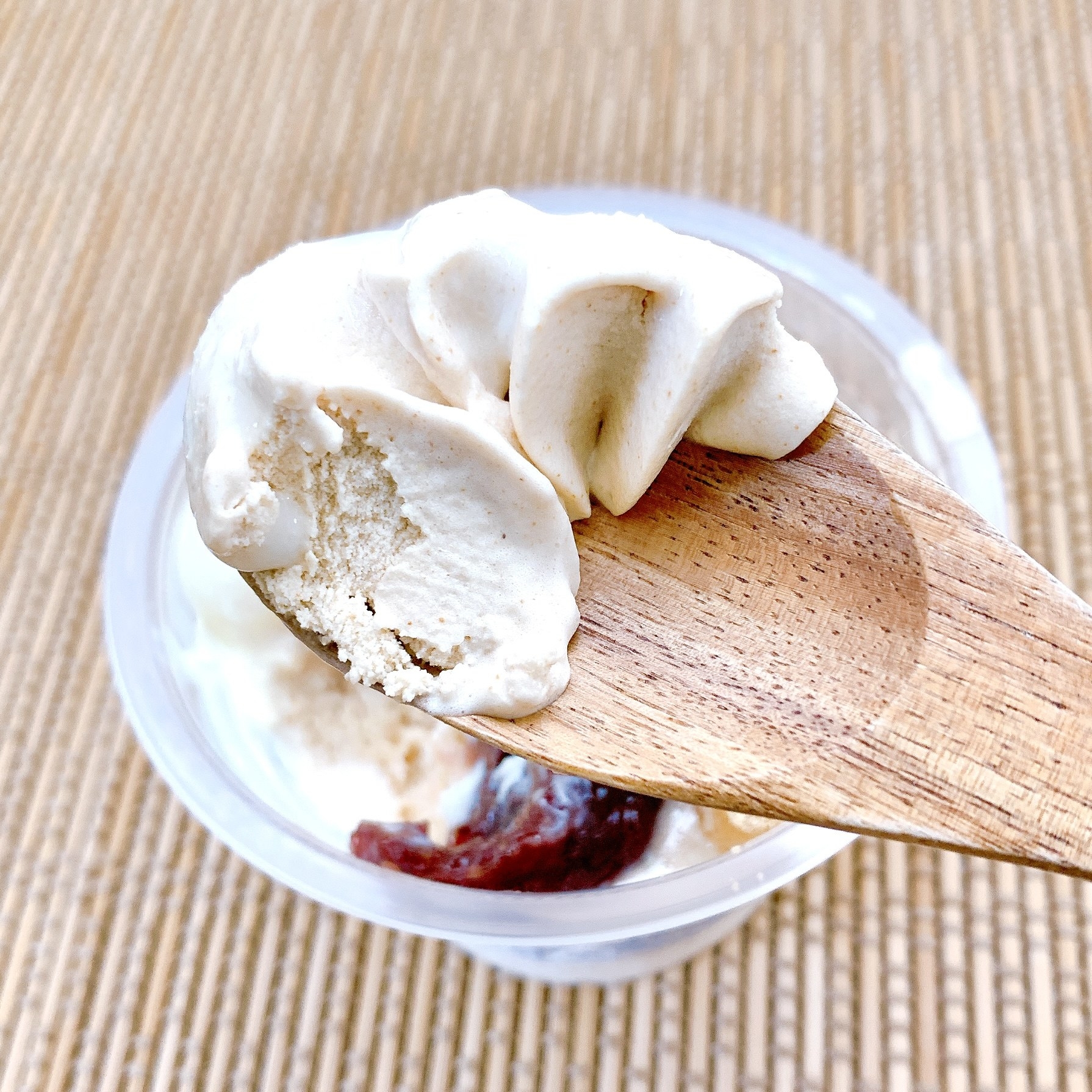 セブン-イレブンのおすすめのアイス「７プレミアム きなこわらび餅 大好きな白くま」