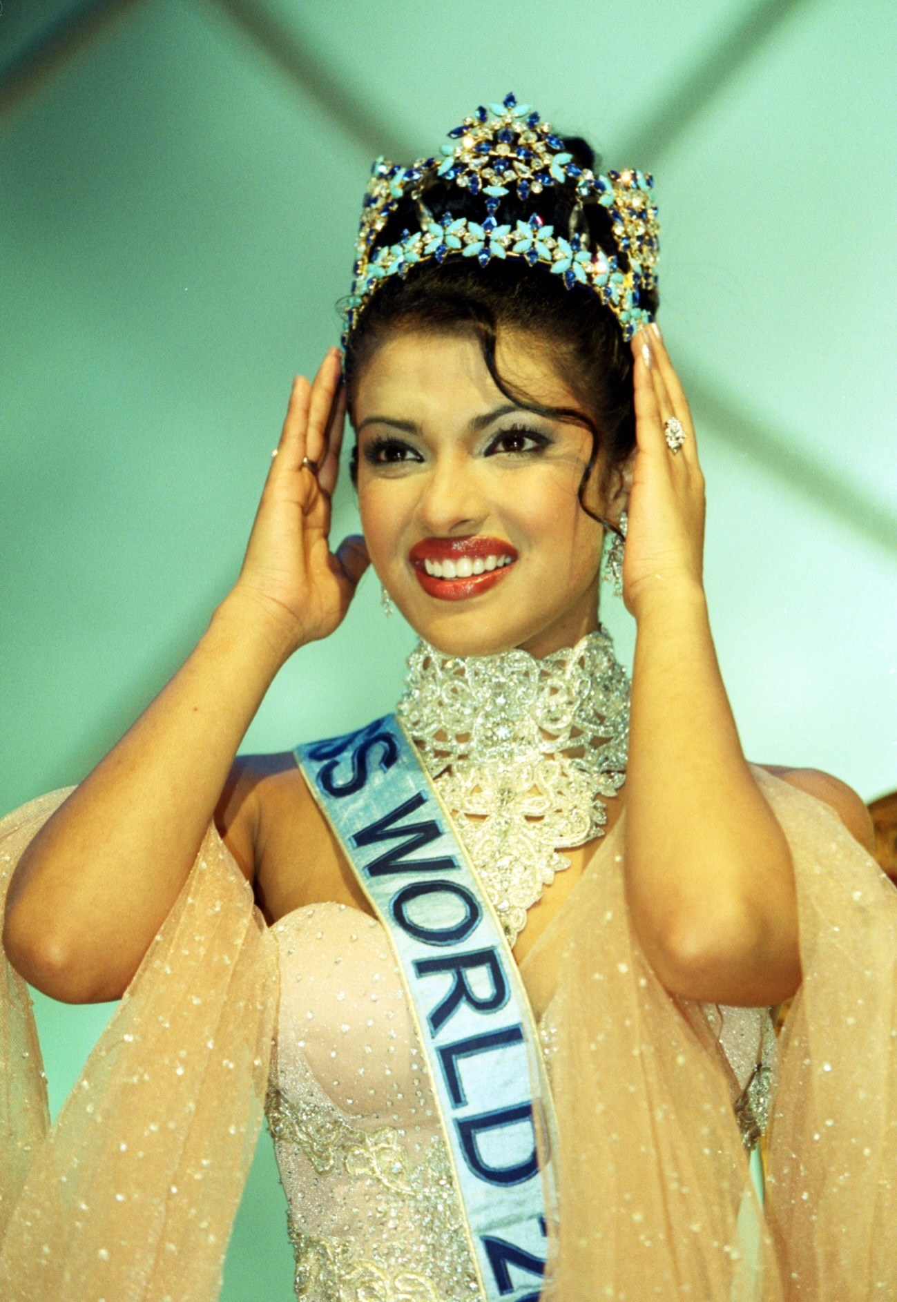 priyanka with her crown