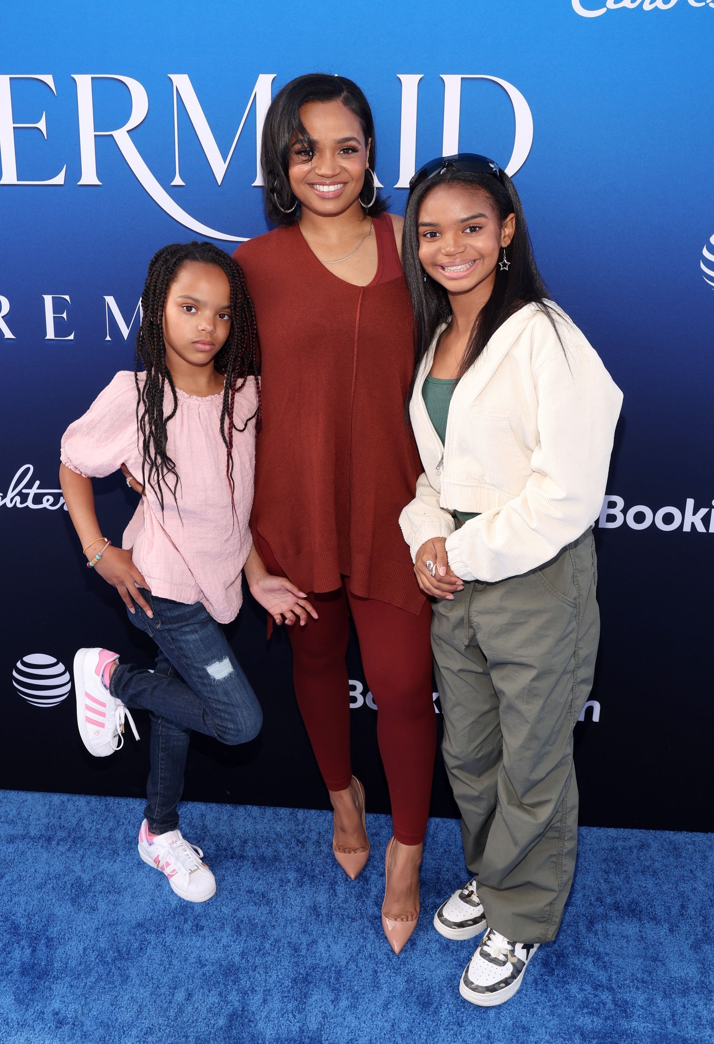kyla with her daughters