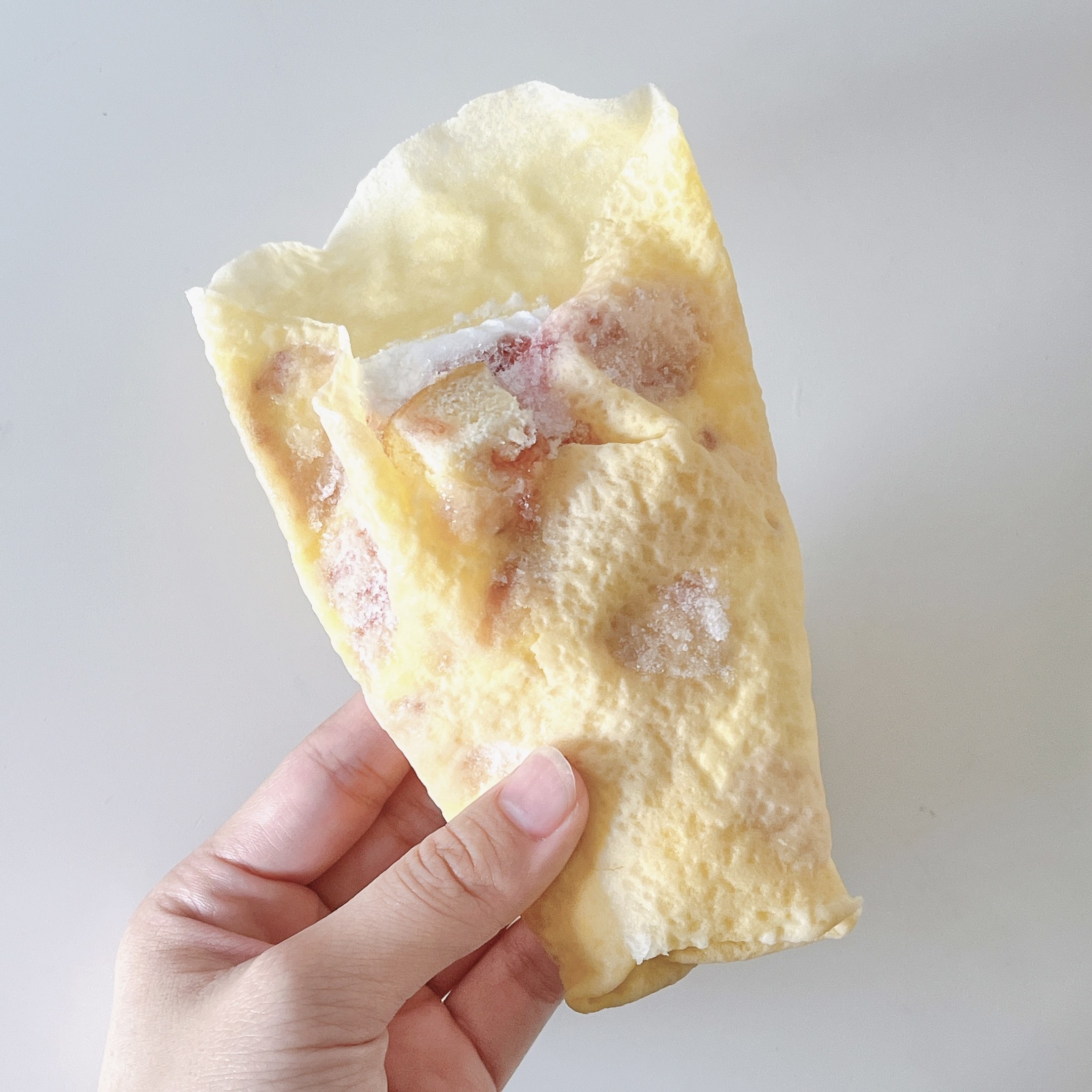 ミニストップのおすすめのアイス「アイスケーキいちごミルククレープ」