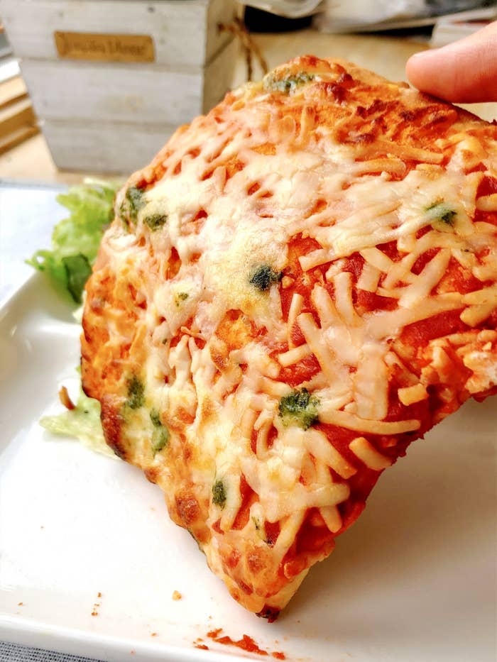 シャトレーゼのオススメのフード「糖質86%カットのピザ マルゲリータ」