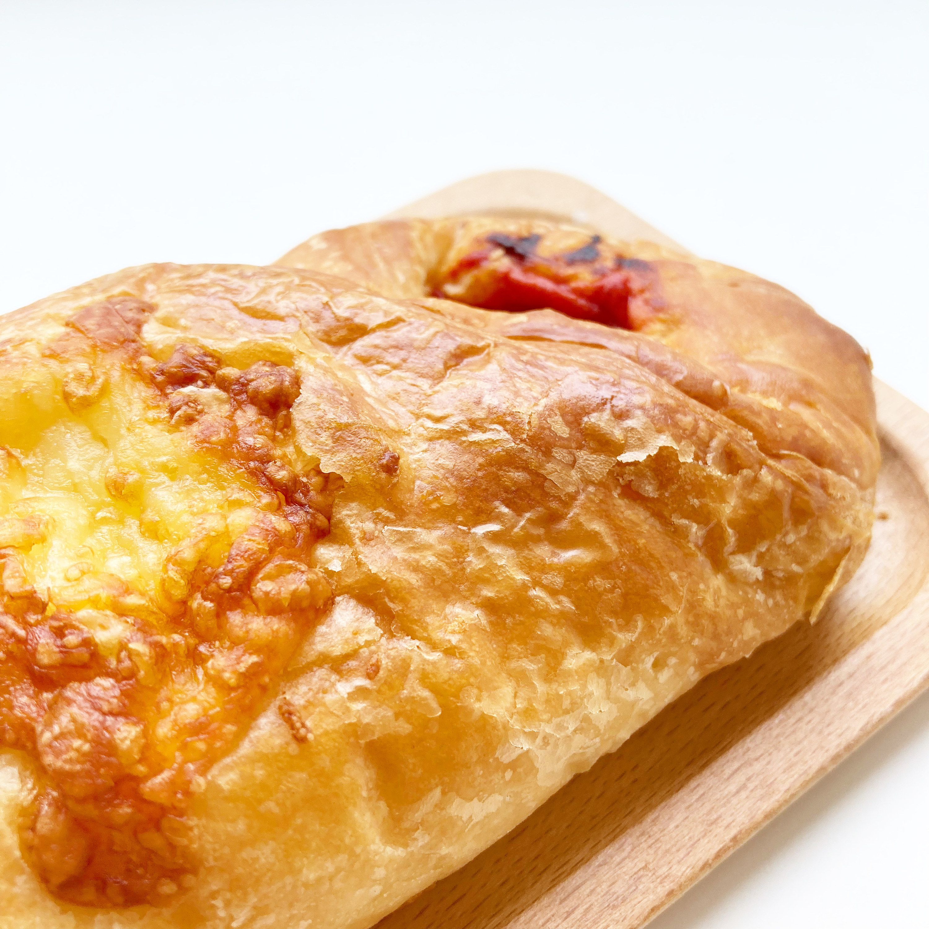 FamilyMart(ファミリーマート)の本格パン「トマト&チーズデニッシュ」