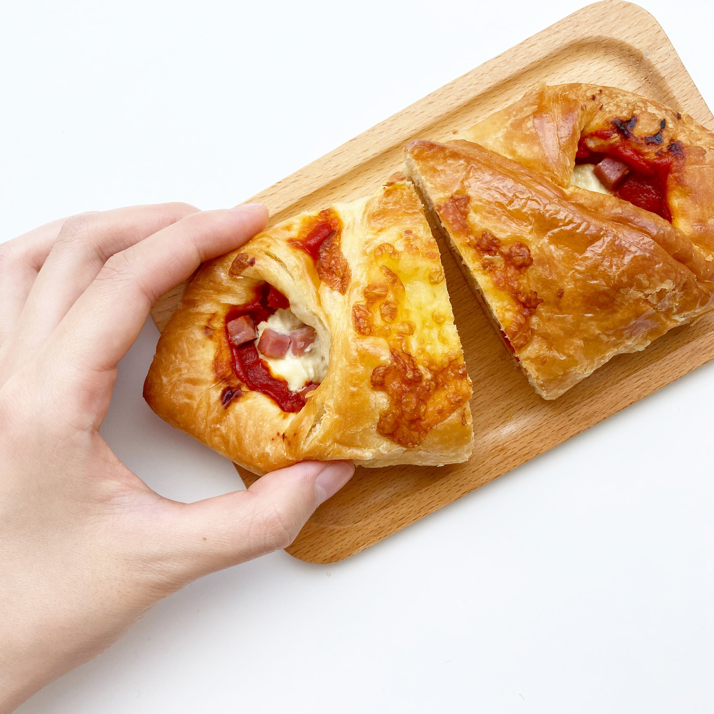 FamilyMart(ファミリーマート)の本格パン「トマト&チーズデニッシュ」