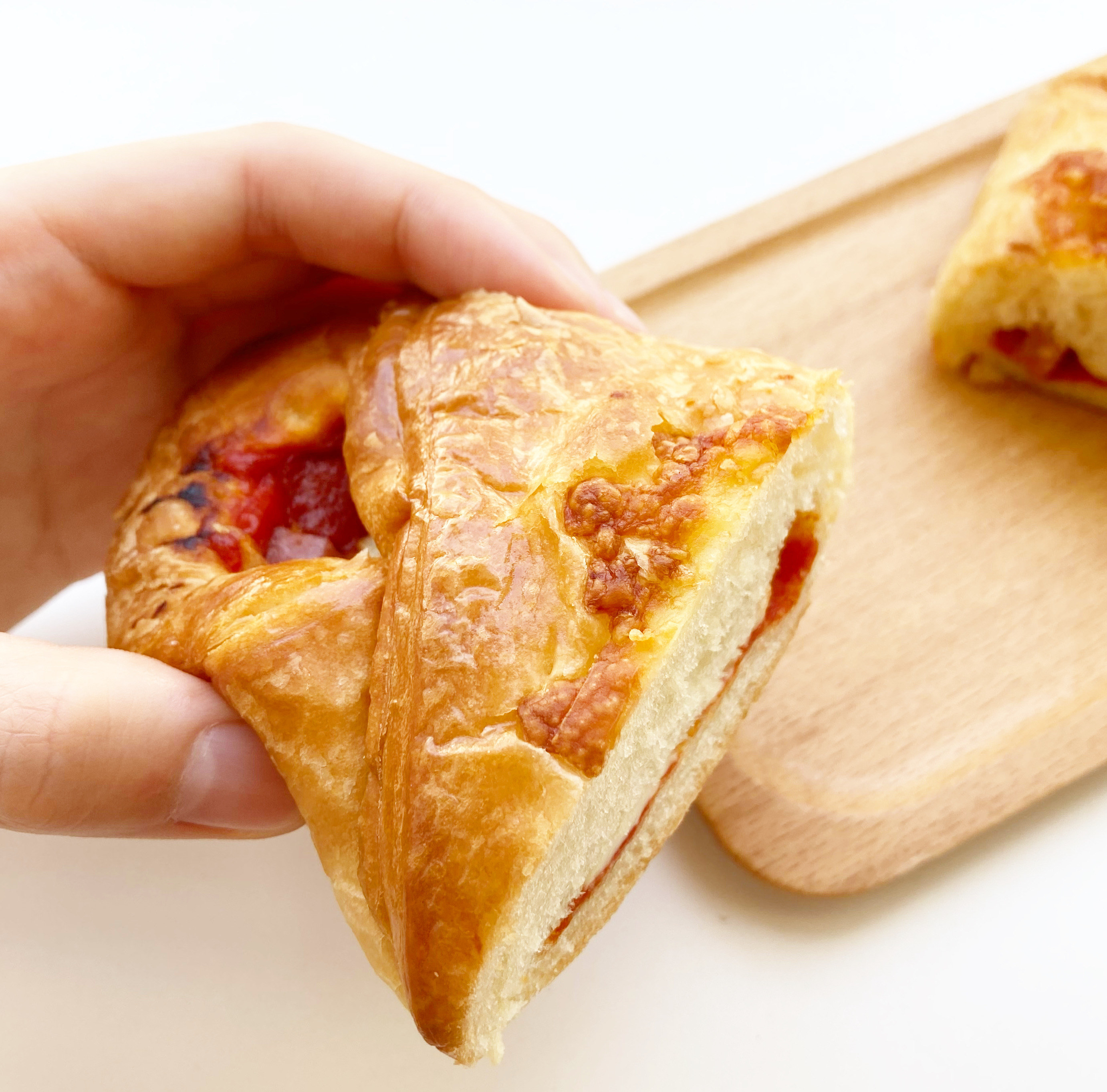 FamilyMart(ファミリーマート)の本格パン「トマト&チーズデニッシュ」