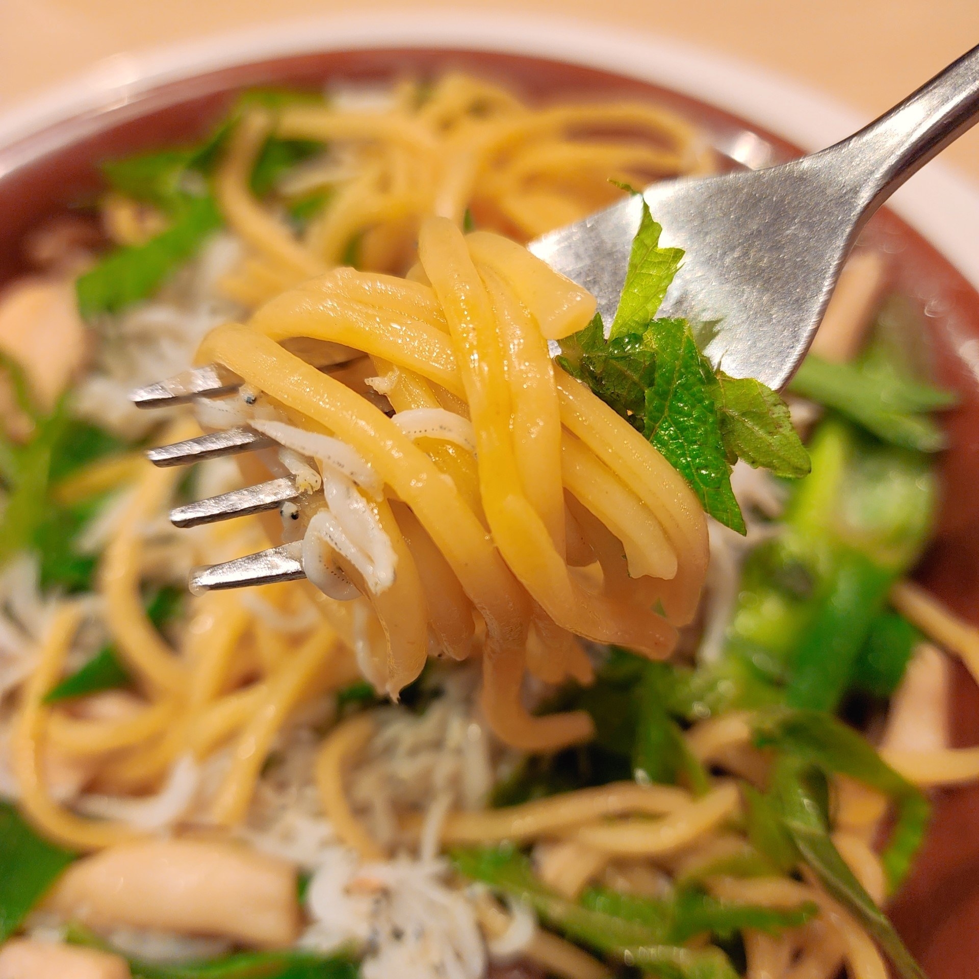 ガストのおすすめメニュー「しらすと九条ネギの出汁醤油バター」