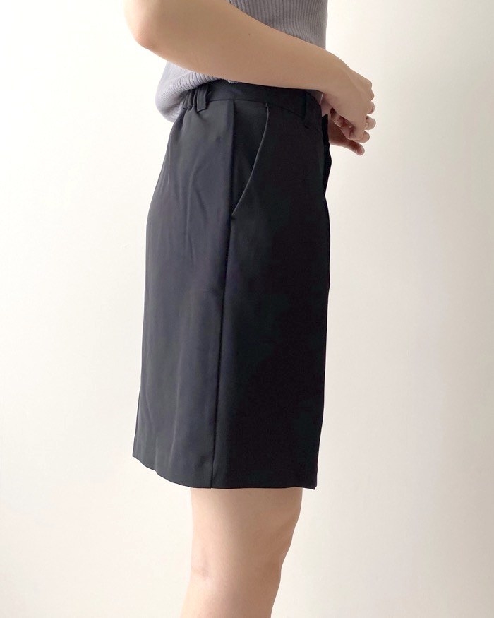 GU（ジーユー）のオススメのアイテム「ドレープタックショートパンツOSB+X」のコーディネート