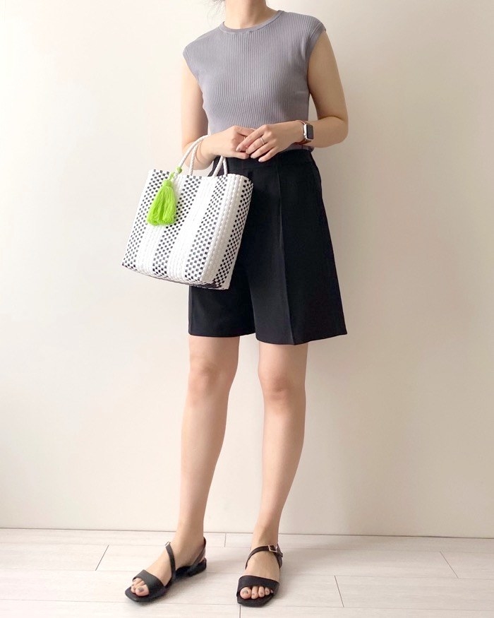 GU（ジーユー）のオススメのアイテム「ドレープタックショートパンツOSB+X」のコーディネート