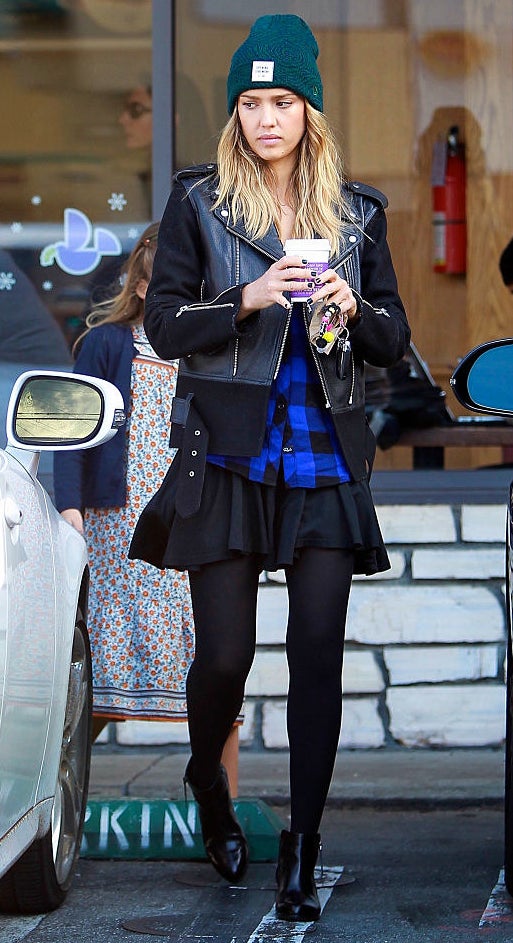 Jessica Alba grabbing coffee