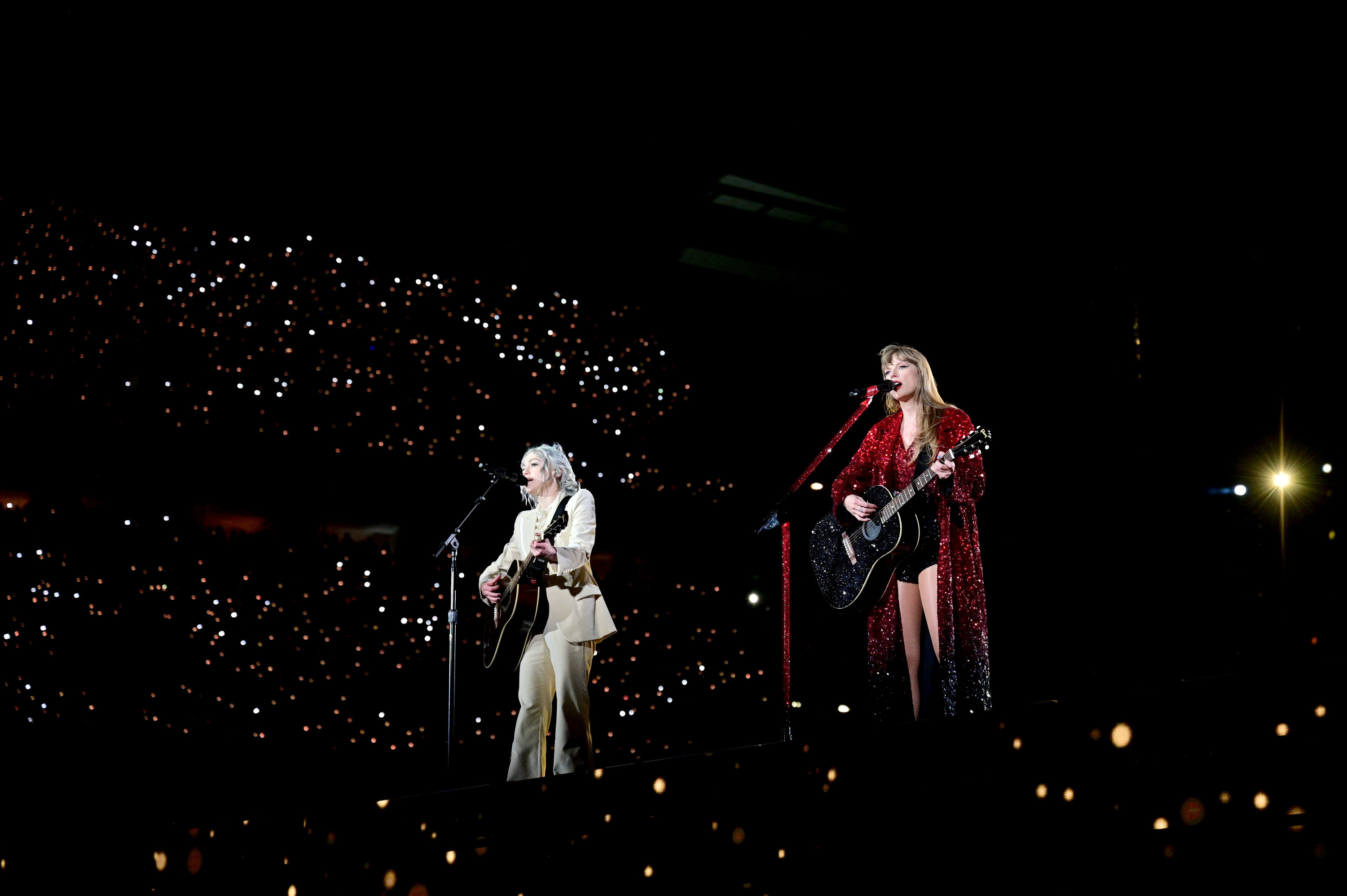 phoebe and taylor on stage