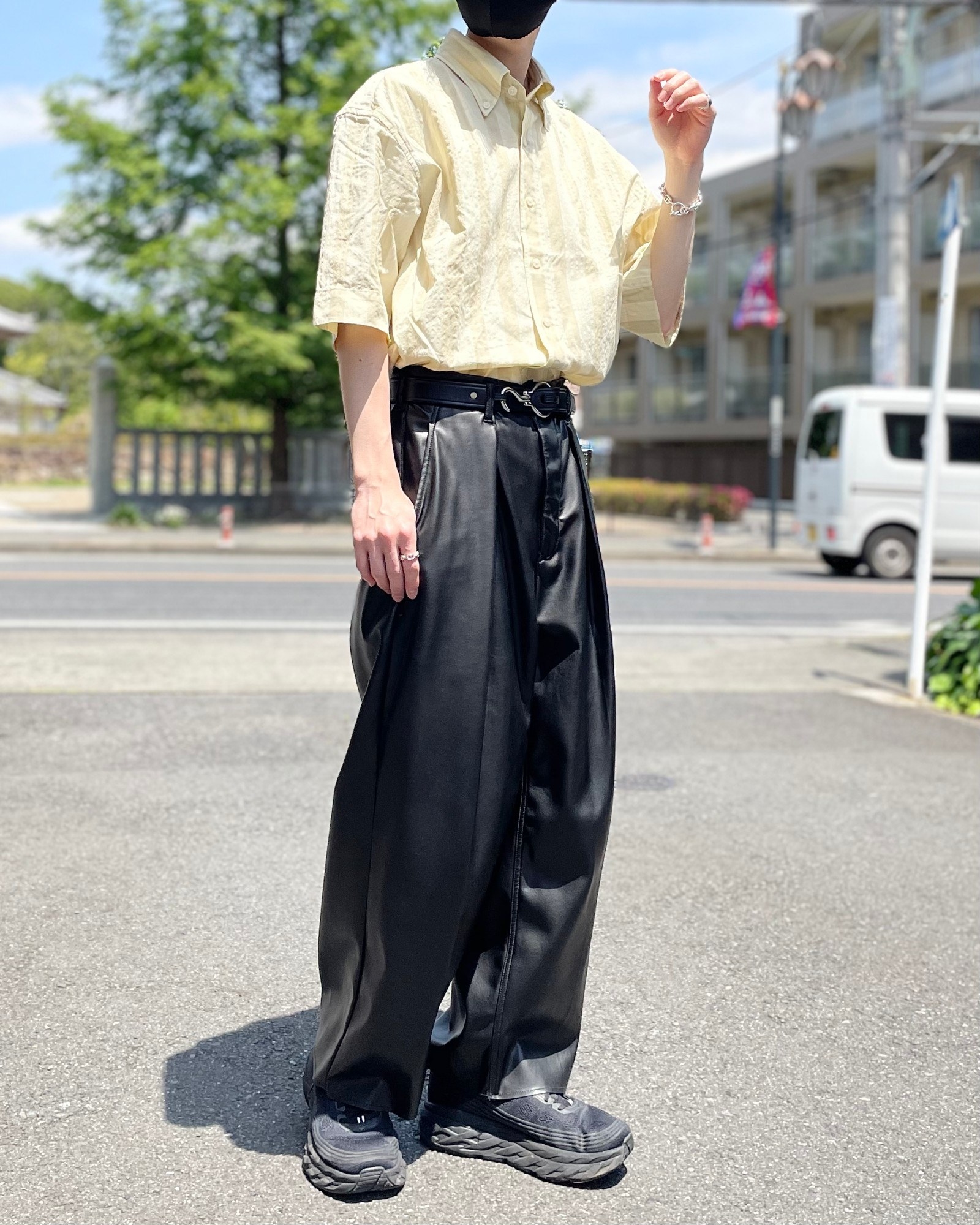 UNIQLO(ユニクロ)のおすすめのメンズアイテム「シアサッカーオーバーサイズシャツ(半袖)」のコーディネート